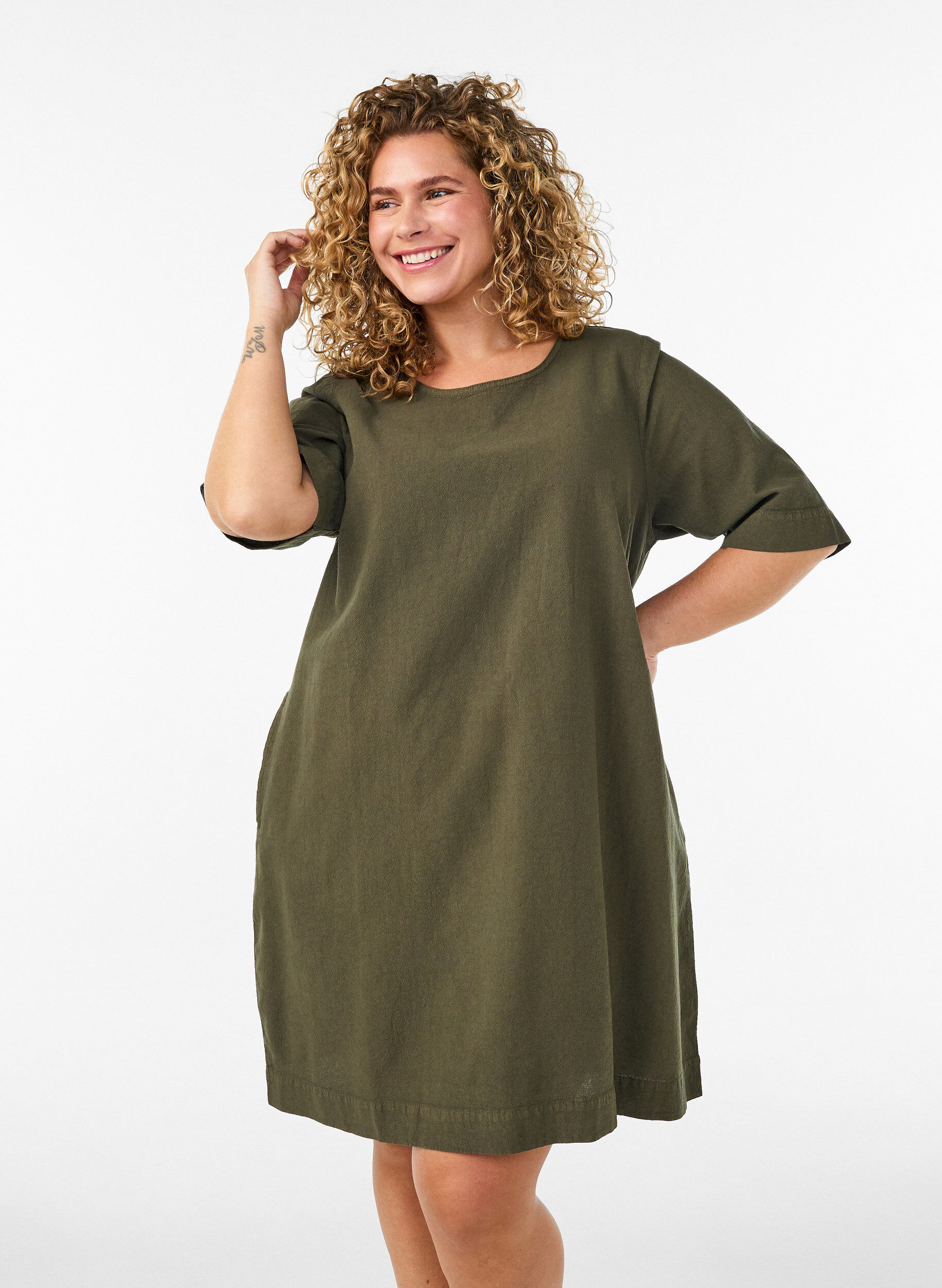 ZizziRobe en coton avec manches courtes et poches, Vert fonc&eacute;, Model image number 0