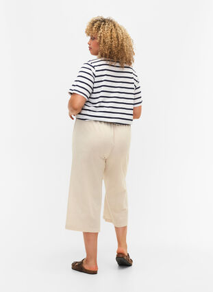 Pantalon 7/8 en coton mélangé avec du lin, Sandshell, Model image number 1