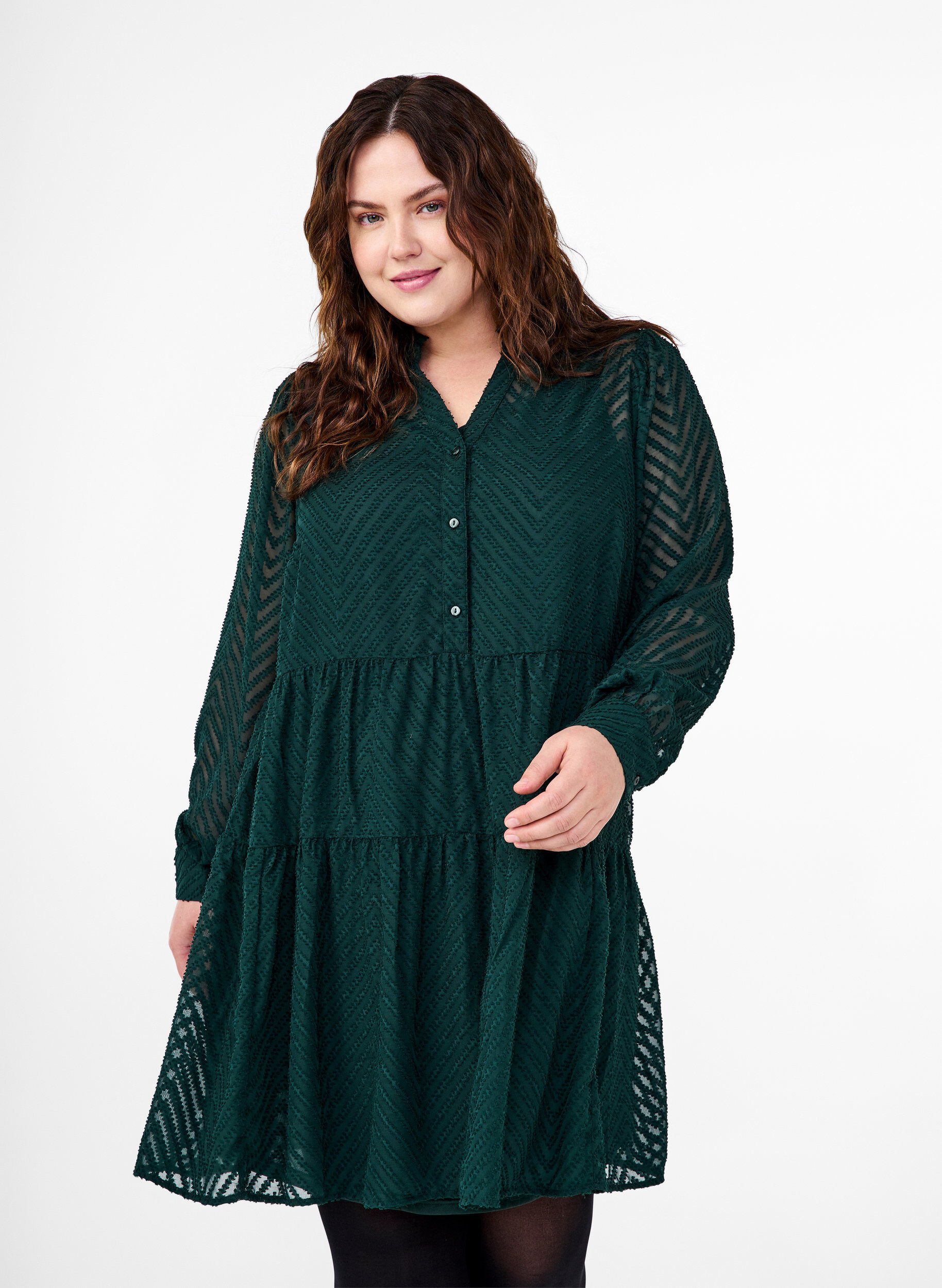 Zizzi Robe courte textur&eacute;e avec un col &agrave; volants, Scarab, Model image number 0