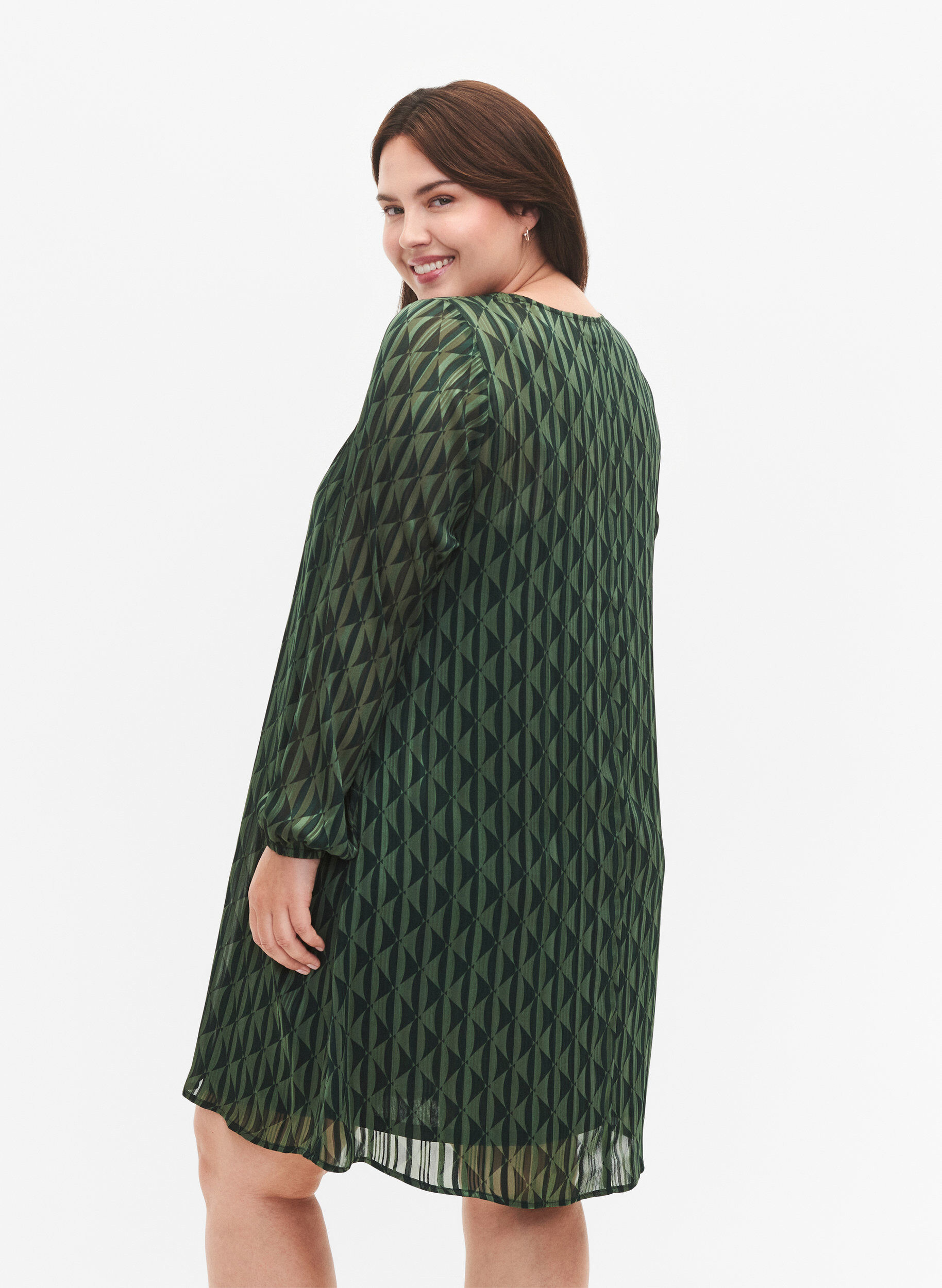 Zizzi Robes &agrave; manches longues avec encolure en V et imprim&eacute;, Scarab AOP, Model image number 1