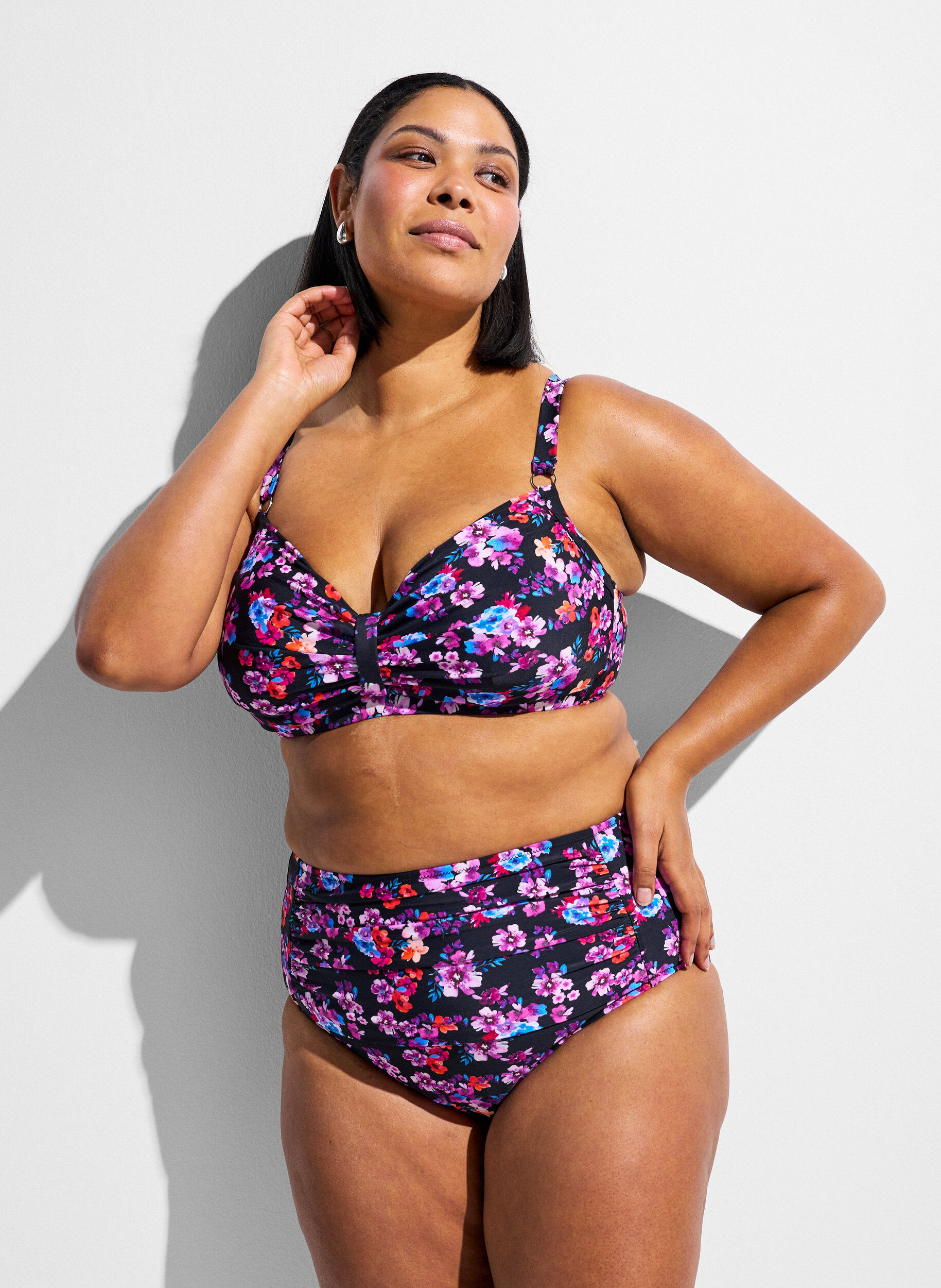 Hoge taille bikinibroekjes met patroon, Paars, Model