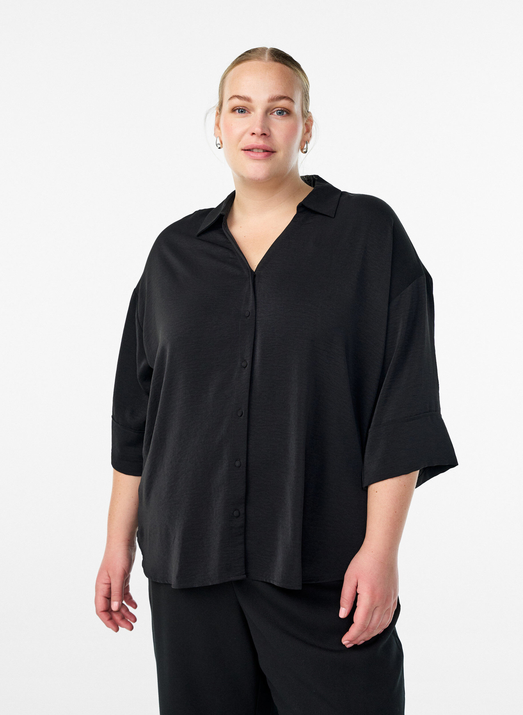Losse shirt met een V-hals en 3/4 mouwen, Zwart, Model