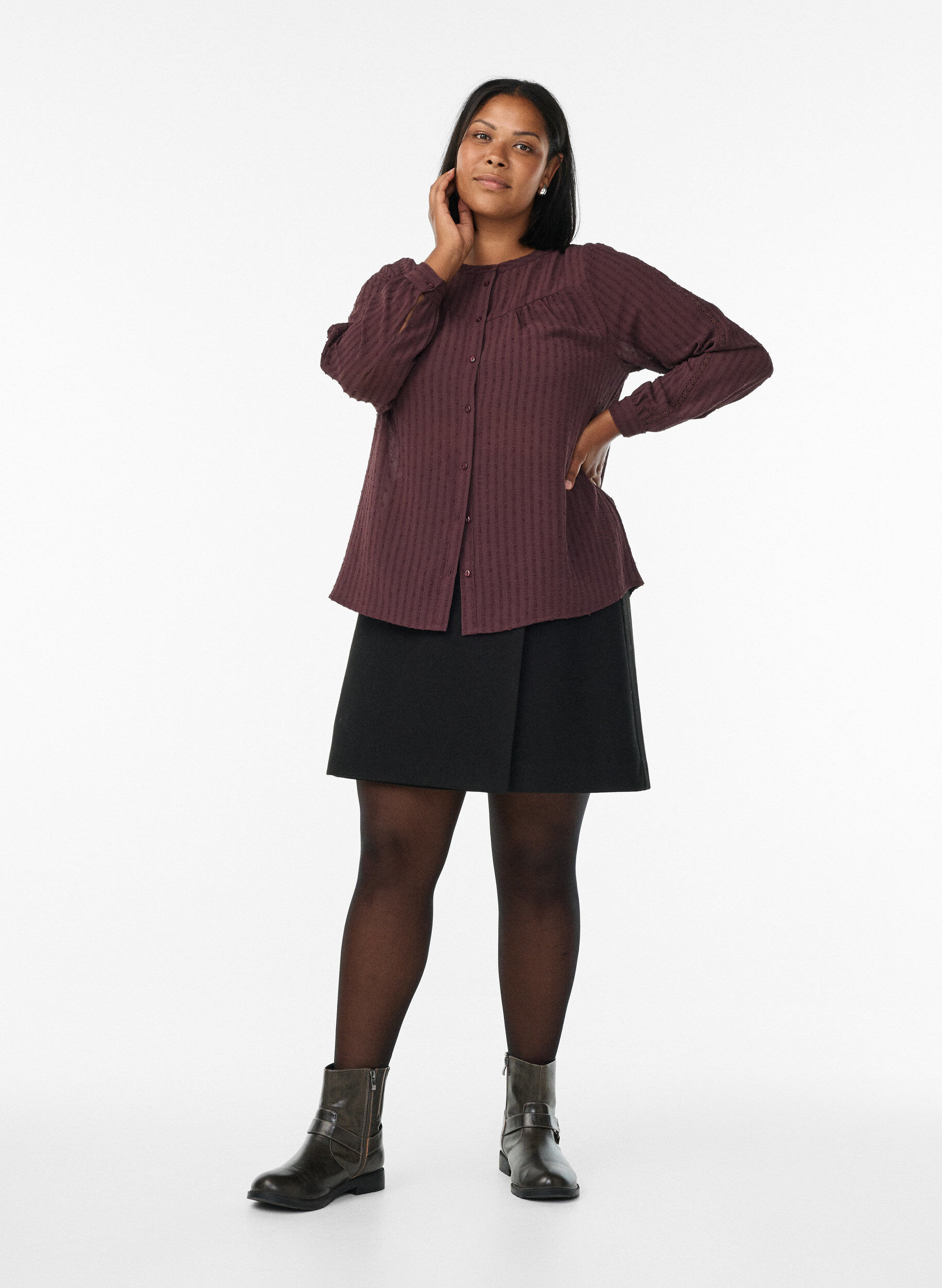 ZizziShirt met een gestructureerd stippenpatroon en borduurdetails, Donker Bordeaux, Model image number 1