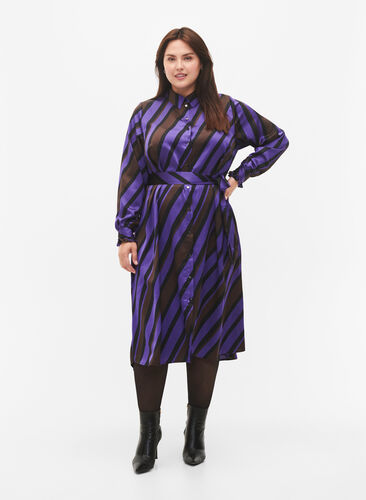 Robe-chemise en satin à rayures diagonales, Stripe AOP, Model image number 3
