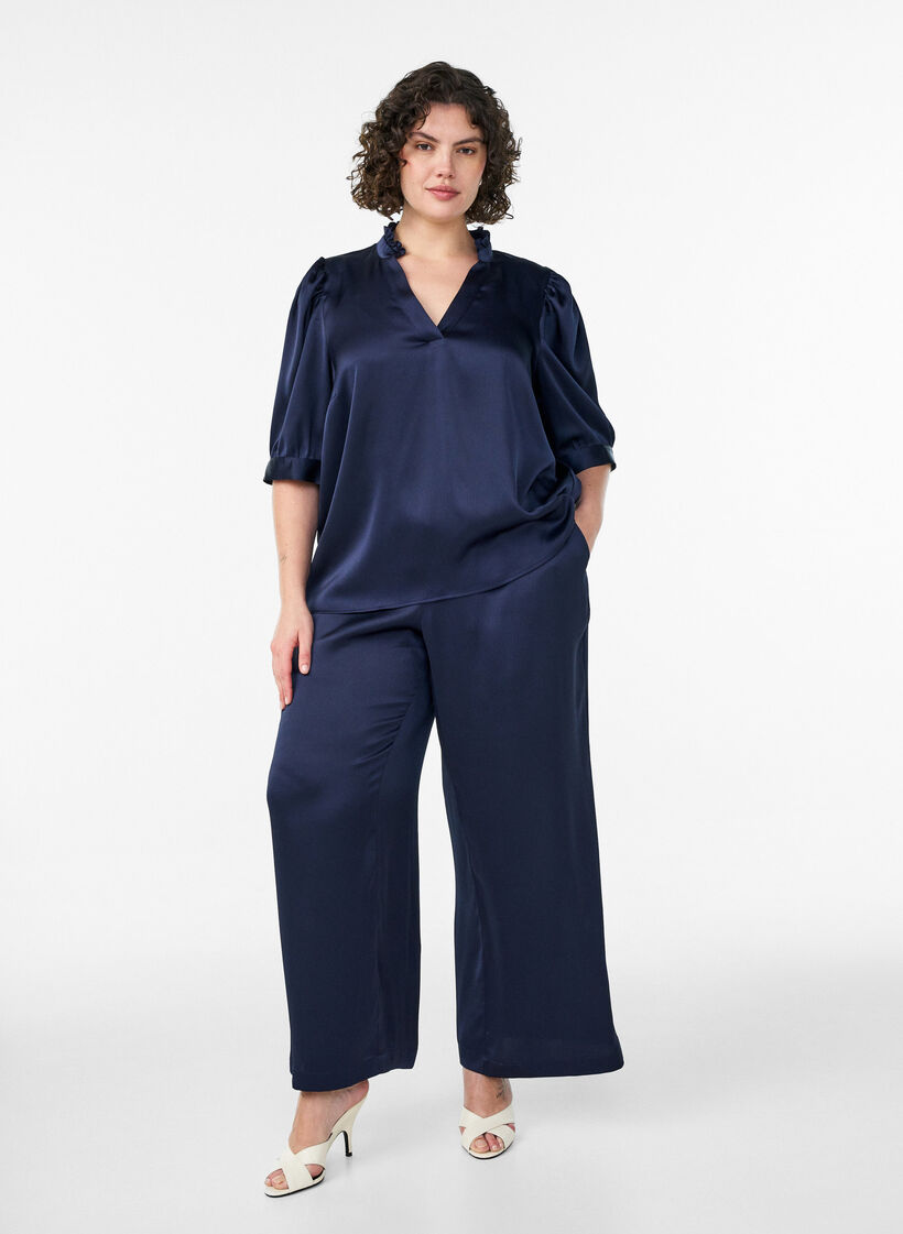 Blouse met satinlook, 1/2-mouwen en rucheskraag, Blauw, Model image number 1