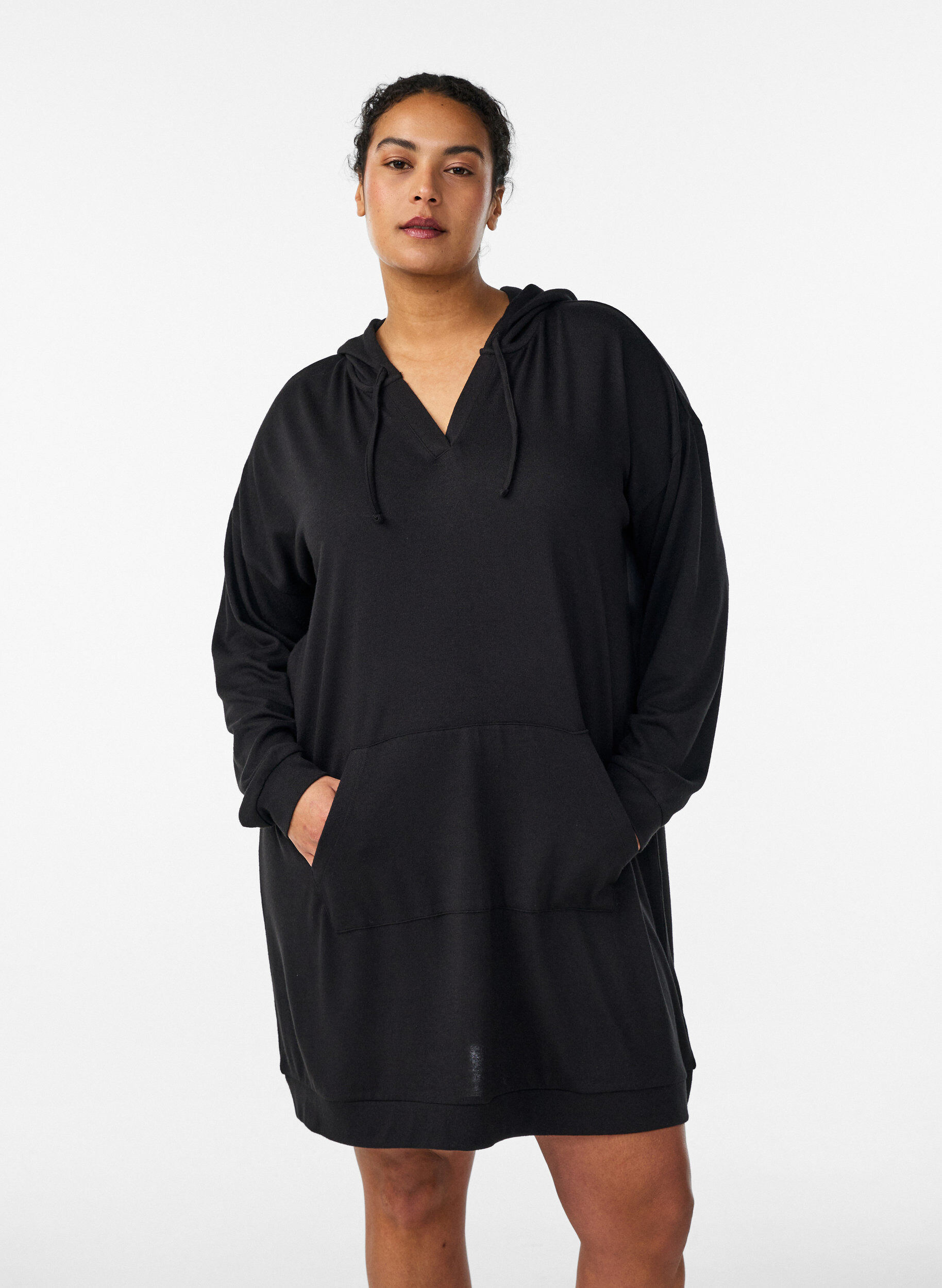Robe sweat &agrave; capuche courte avec poche kangourou, Noir, Model