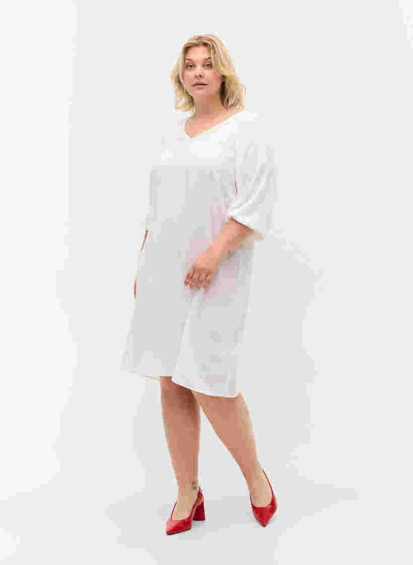 Robe en viscose avec encolure en V, Bright White, Model image number 2