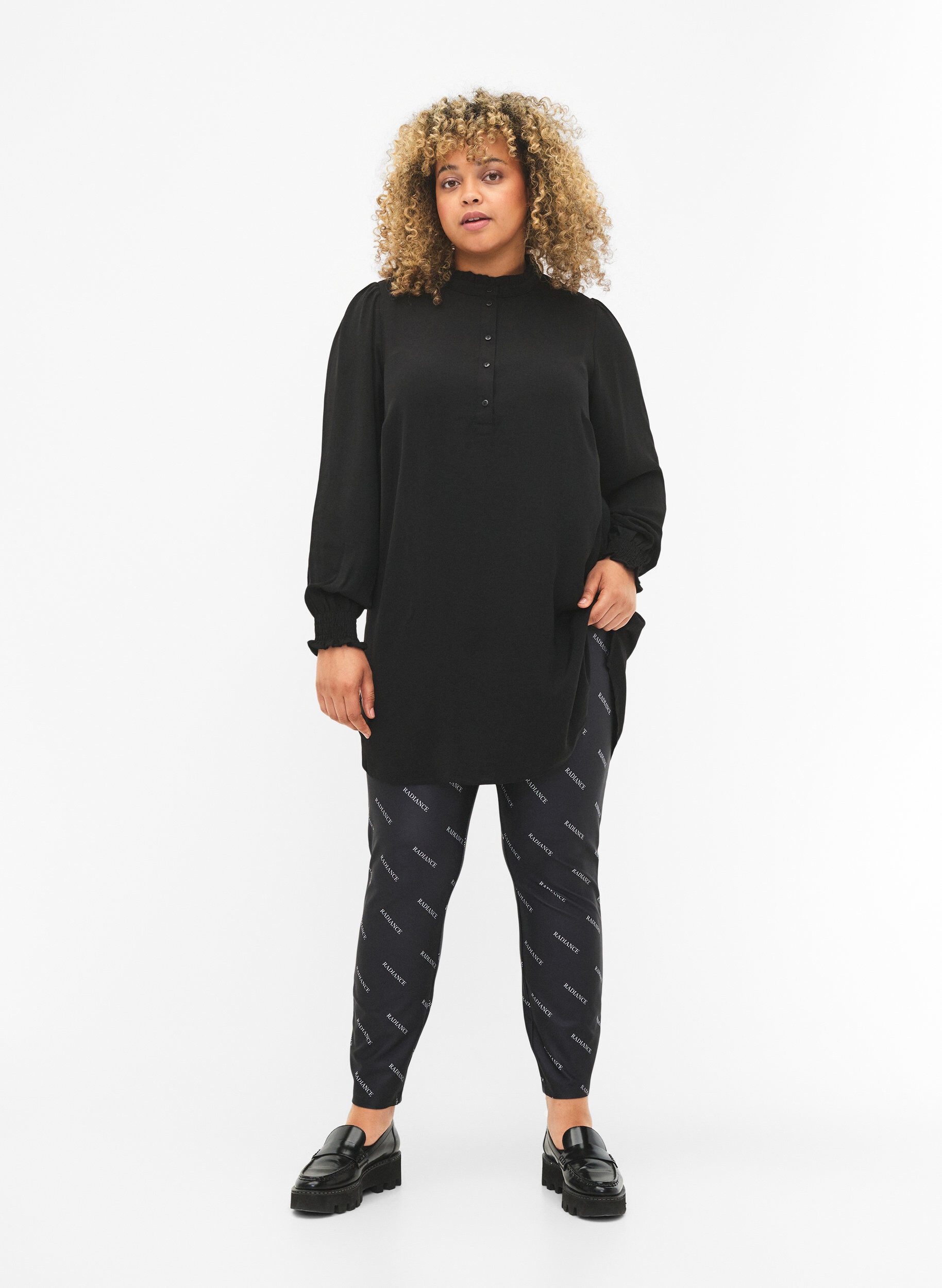 Zizzi Leggings imprim&eacute;s de texte, Black Radiance, Model image number 0