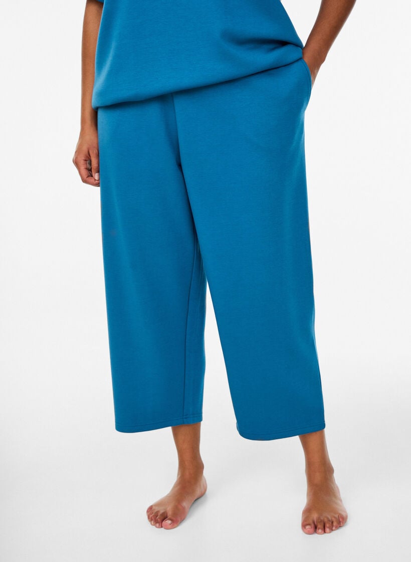 Pantalon 7/8 en m&eacute;lange de modal avec poches, Bleu p&eacute;trole, Model image number 2