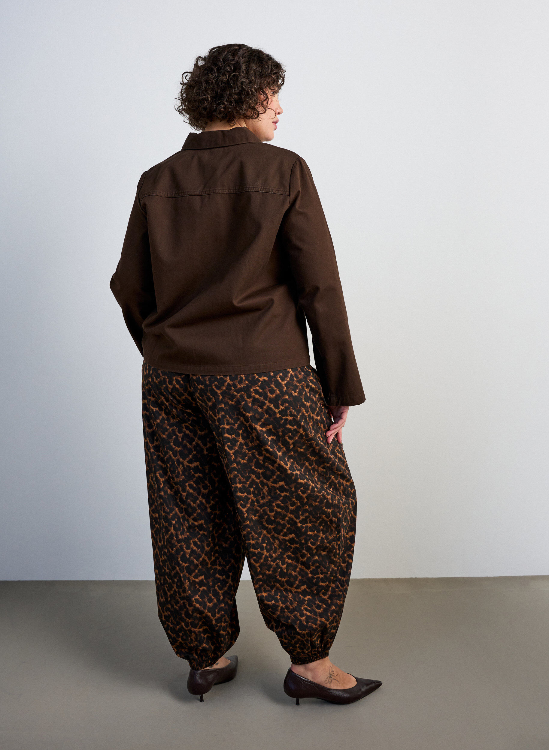 ZizziBalloonbroek met hoge taille en all-over patroon, Bruin, Model image number 1