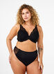 String en microfibre avec dentelle, Noir, Model image number 0