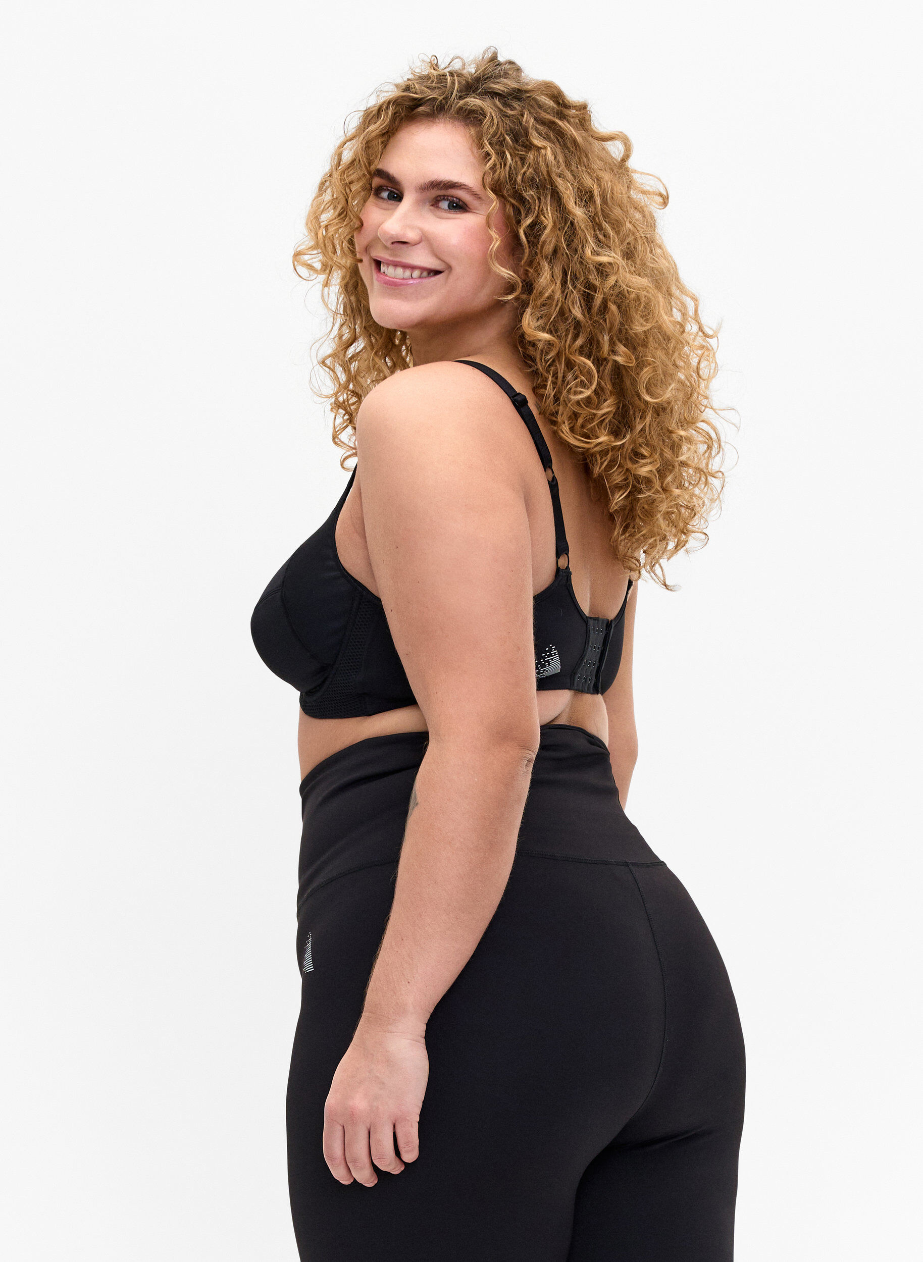 Zizzi CORE, HIGH SUPPORT WIRE BRA - Soutien-gorge de sport avec armature, Noir, Model image number 2