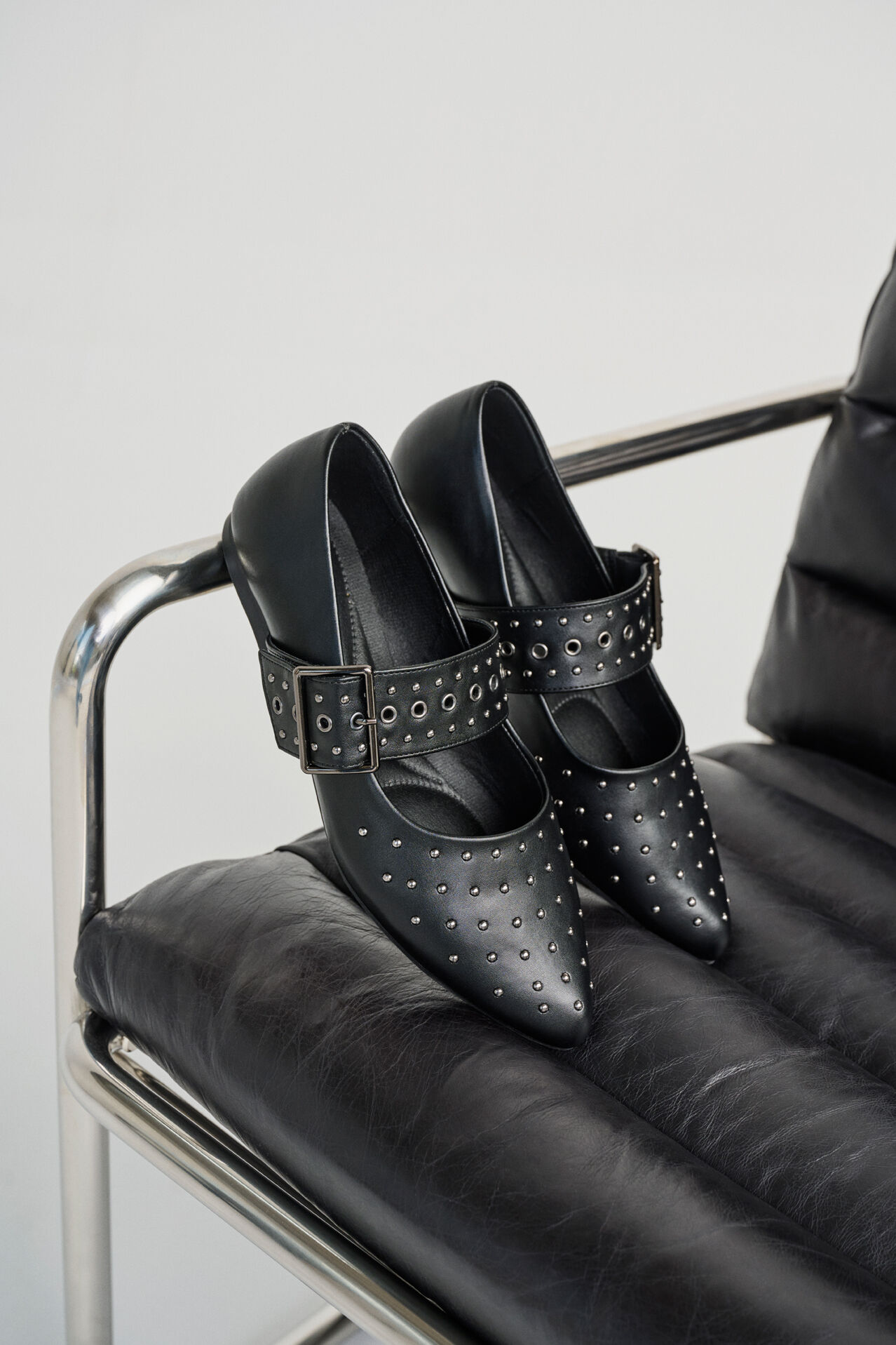 Zizzi Ballerine avec boucle et clous, , Model