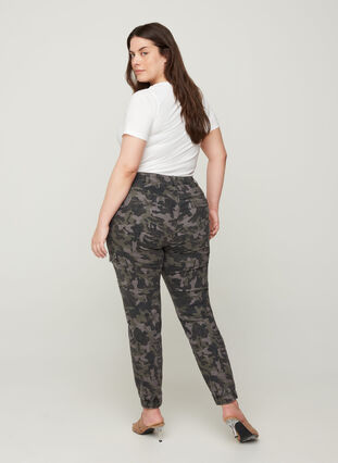 Pantalon cargo avec imprimé camouflage, Camouflage, Model image number 1
