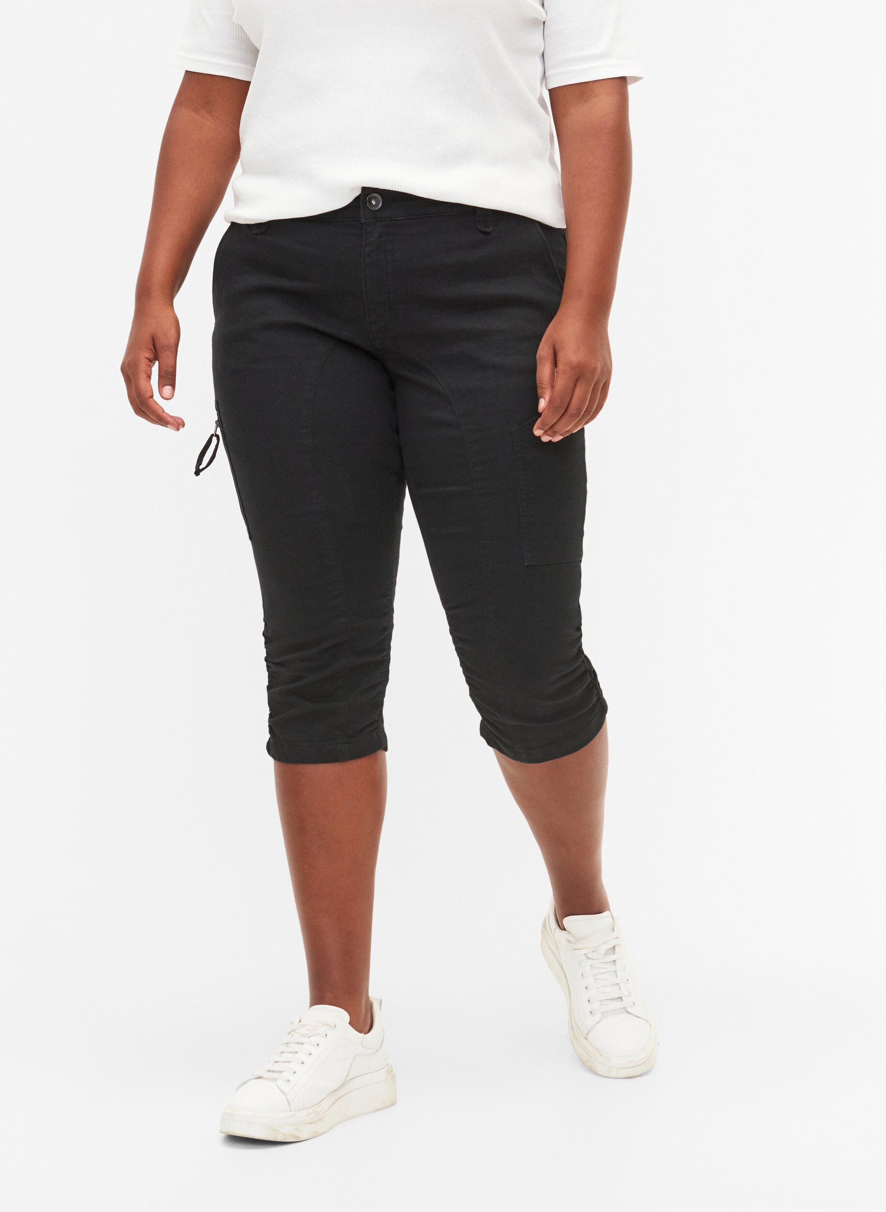 ZizziSlim fit capri jeans met zakken, Zwart, Model image number 3