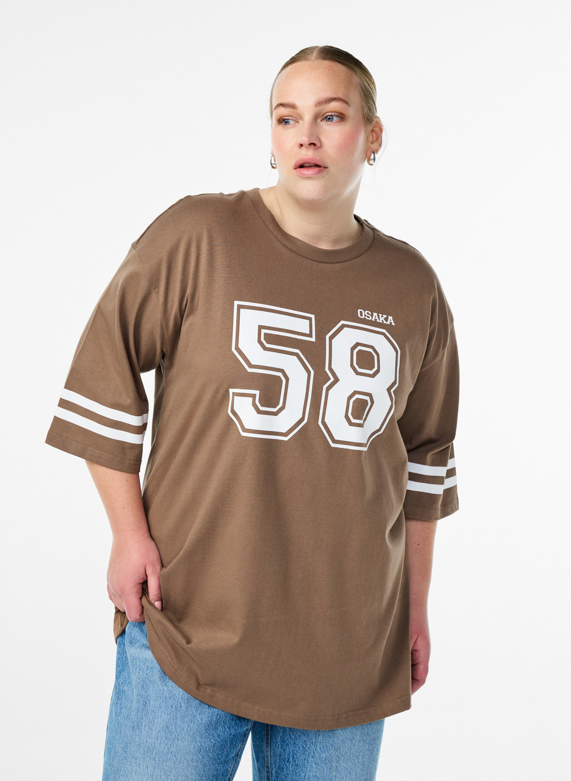 Oversized college T-shirt met 3/4 mouwen, Bruin, Model