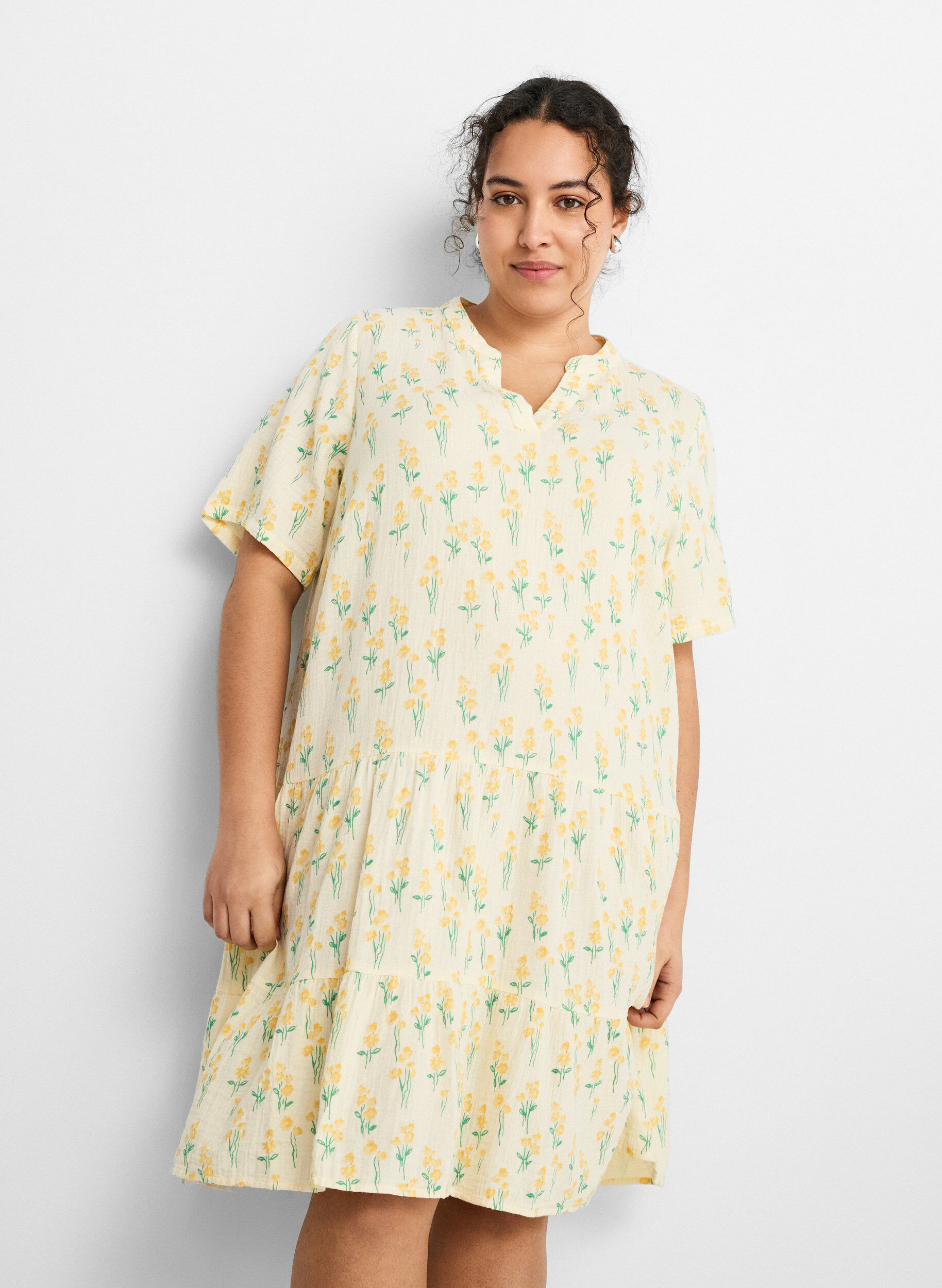 ZizziRobe courte &eacute;vas&eacute;e en mousseline de coton, Jaune clair, Model image number 3