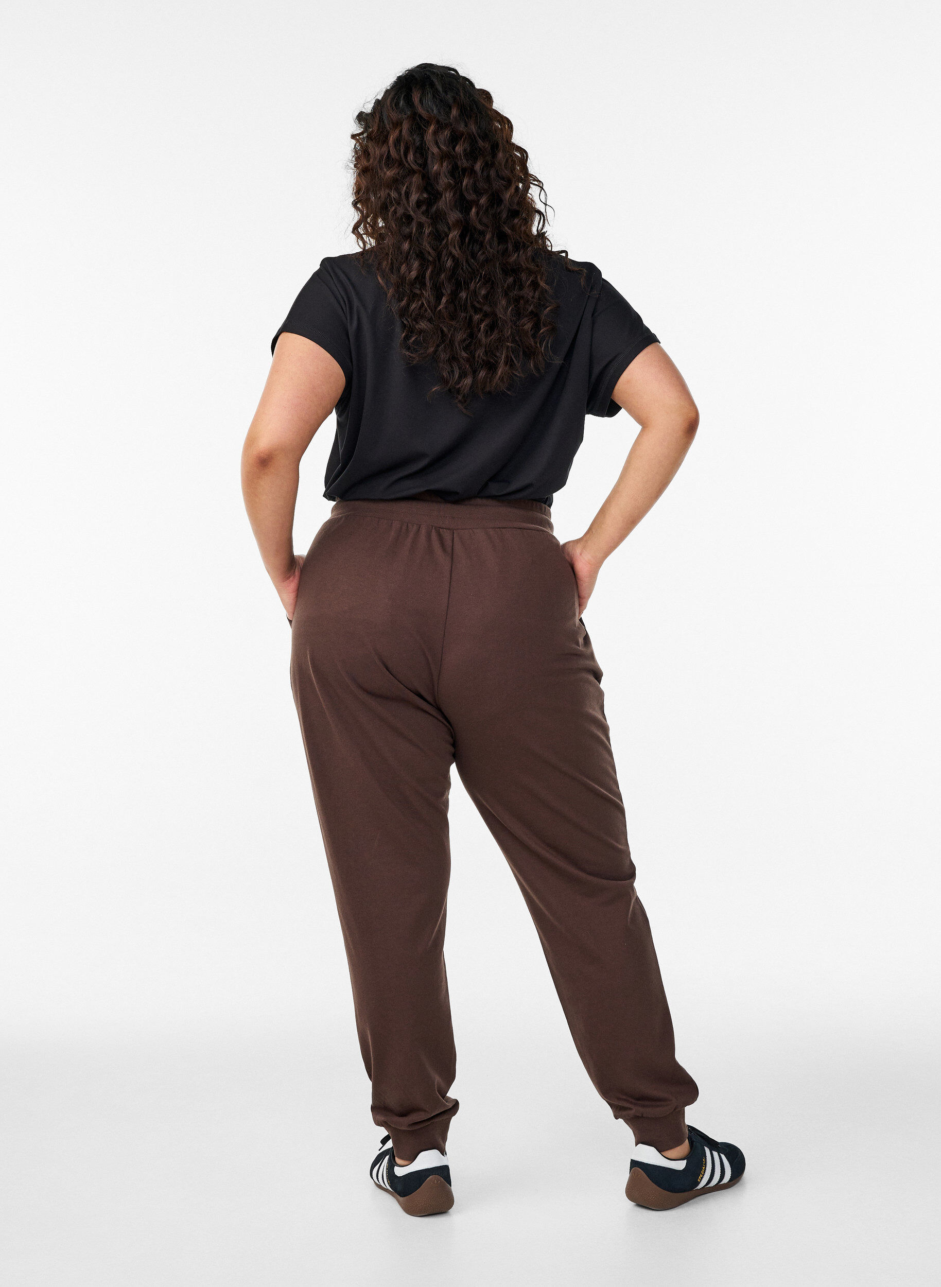 ZizziPantalon de surv&ecirc;tement ample avec poches, Marron, Model image number 2