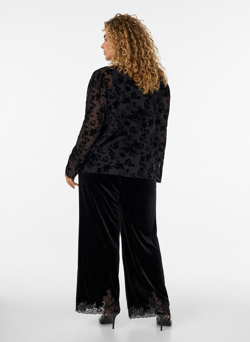 Pantalon en velours coupe ample avec finitions en dentelle, Noir, Model image number 2