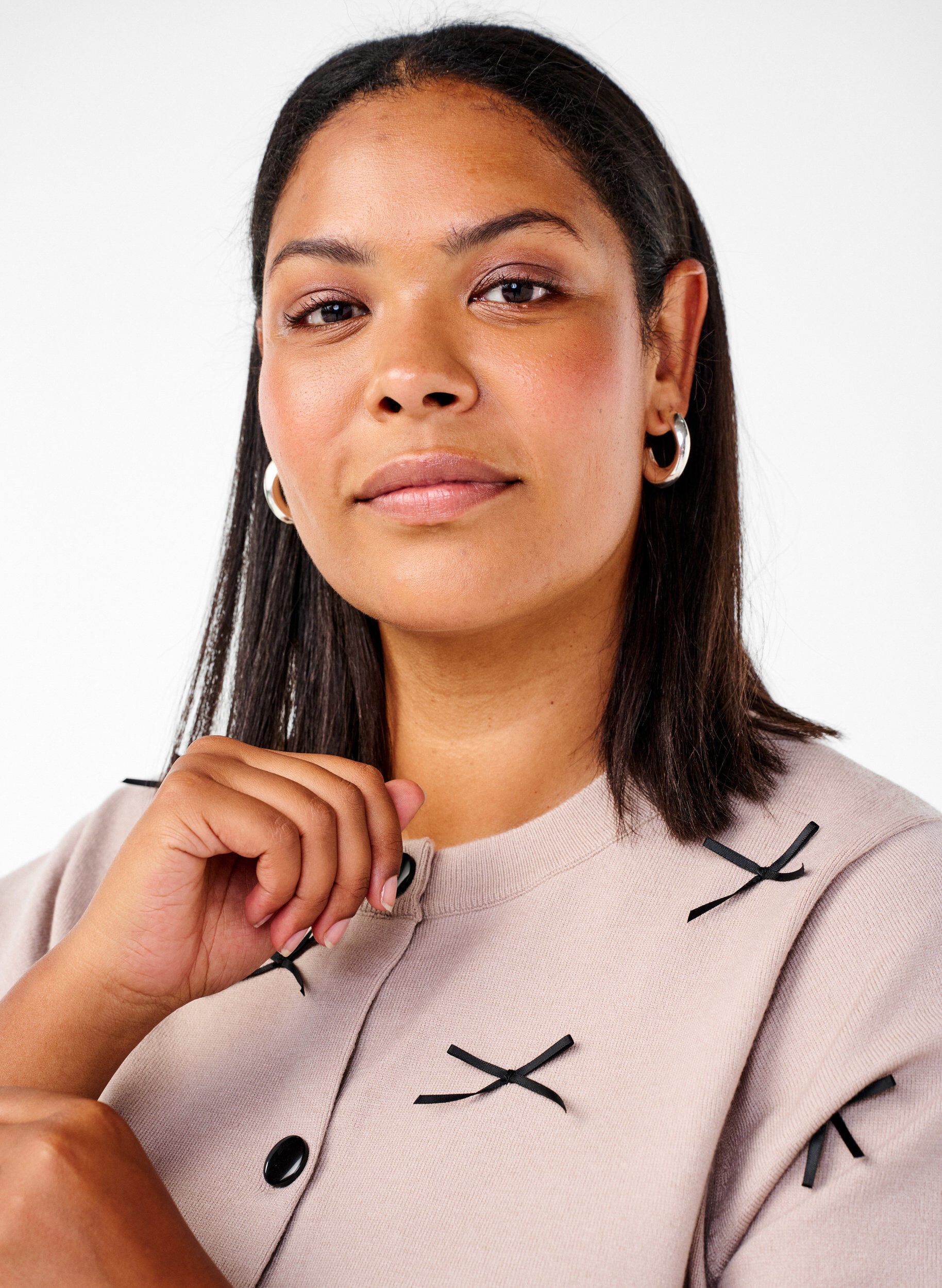 Zizzi Cardigan tricot&eacute; avec n&oelig;uds, Simply T. Black Bows, Model image number 2