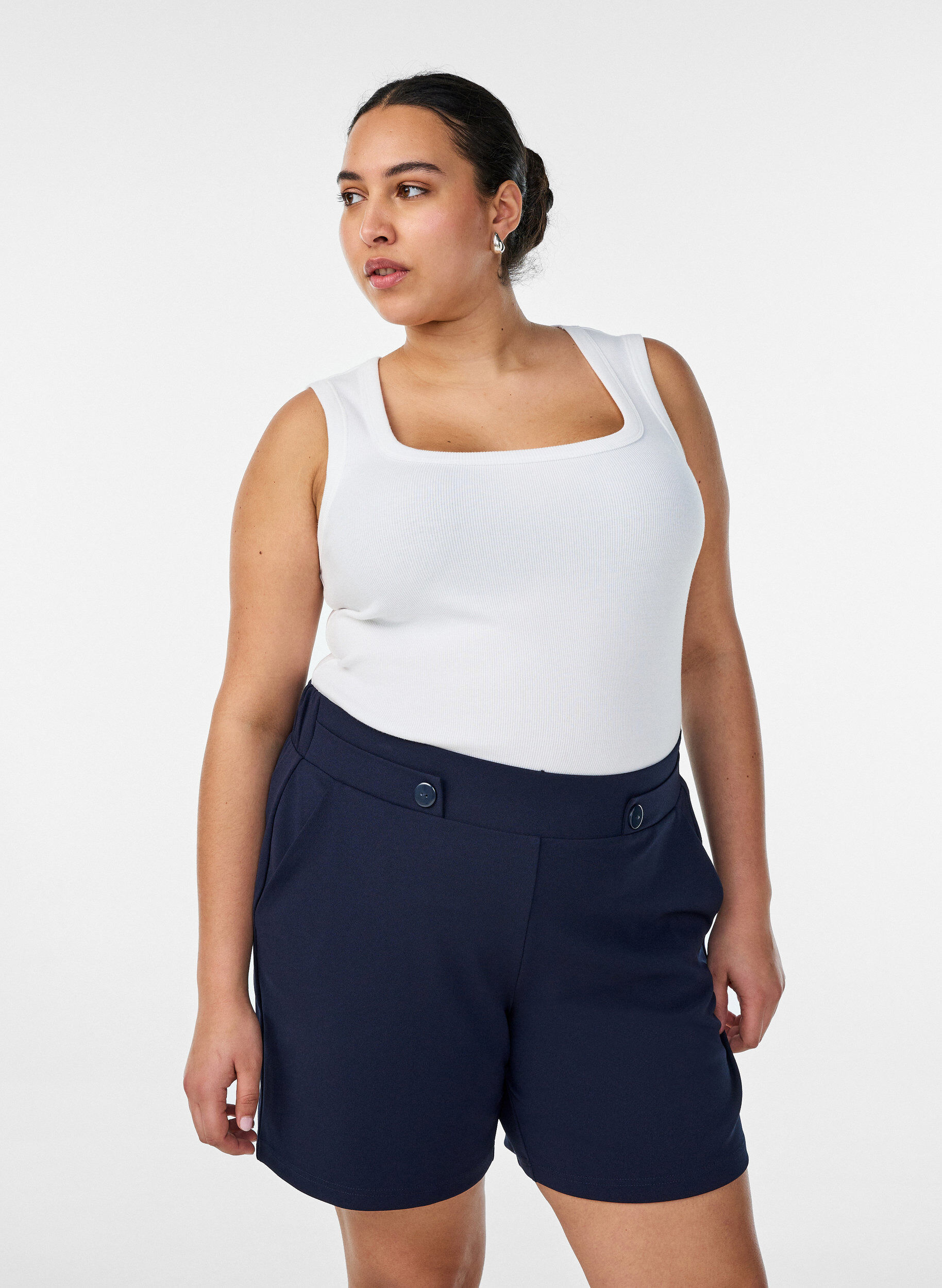 Short avec poches et coupe ample, Bleu, Model