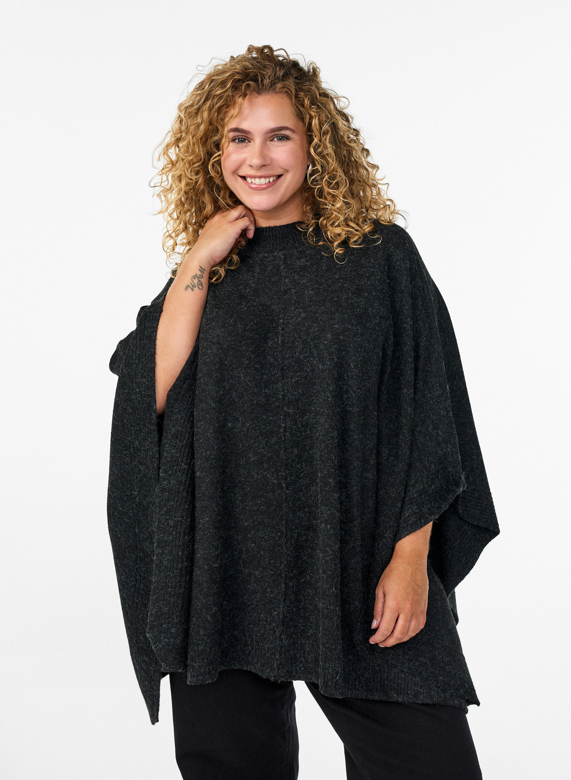 Poncho &agrave; col rond avec d&eacute;tails c&ocirc;tel&eacute;s, Gris anthracite, Model