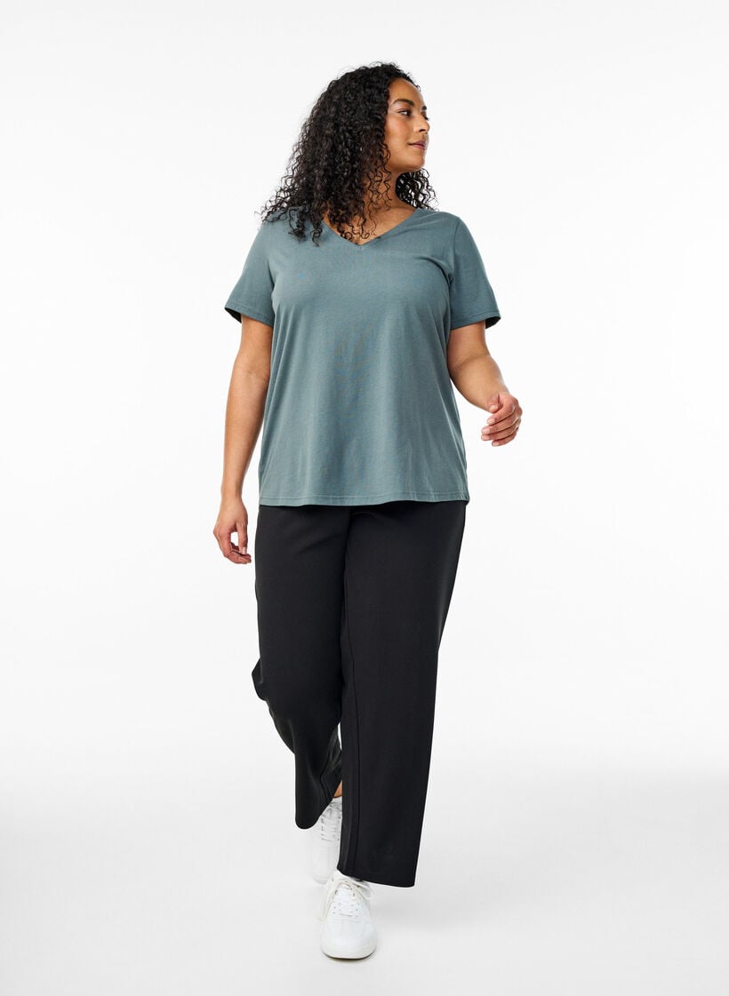 T-shirt col V, Vert fonc&eacute;, Model image number 1