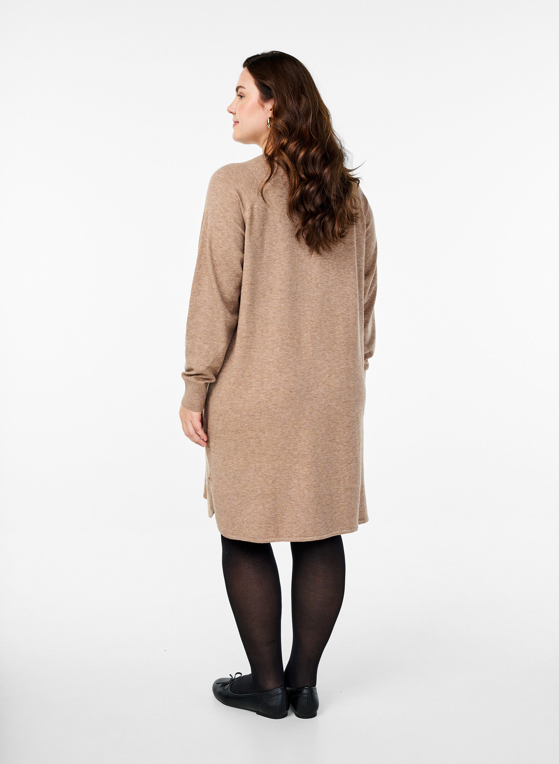 Zizzi Robe en maille avec un col rond et un motif tricot&eacute;, Fossil Mel., Model image number 2