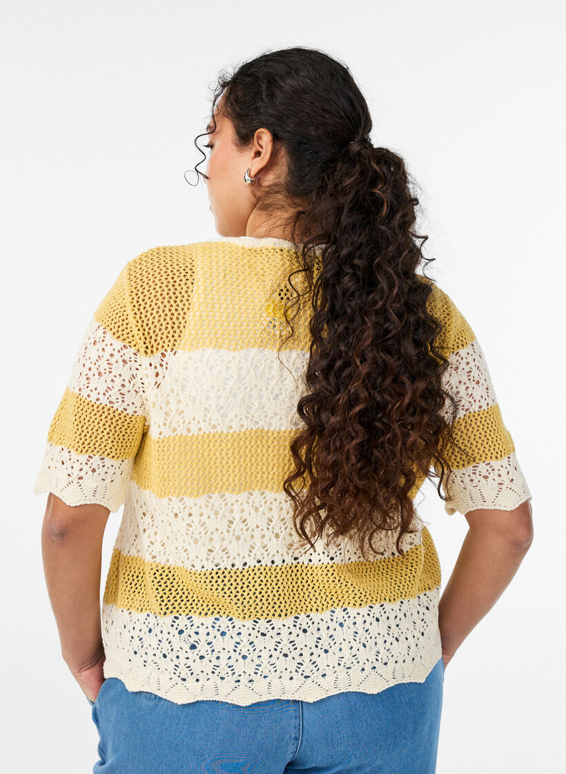 Cardigan en maille avec broderie ajour&eacute;e et rayures, Jaune moutarde, Model