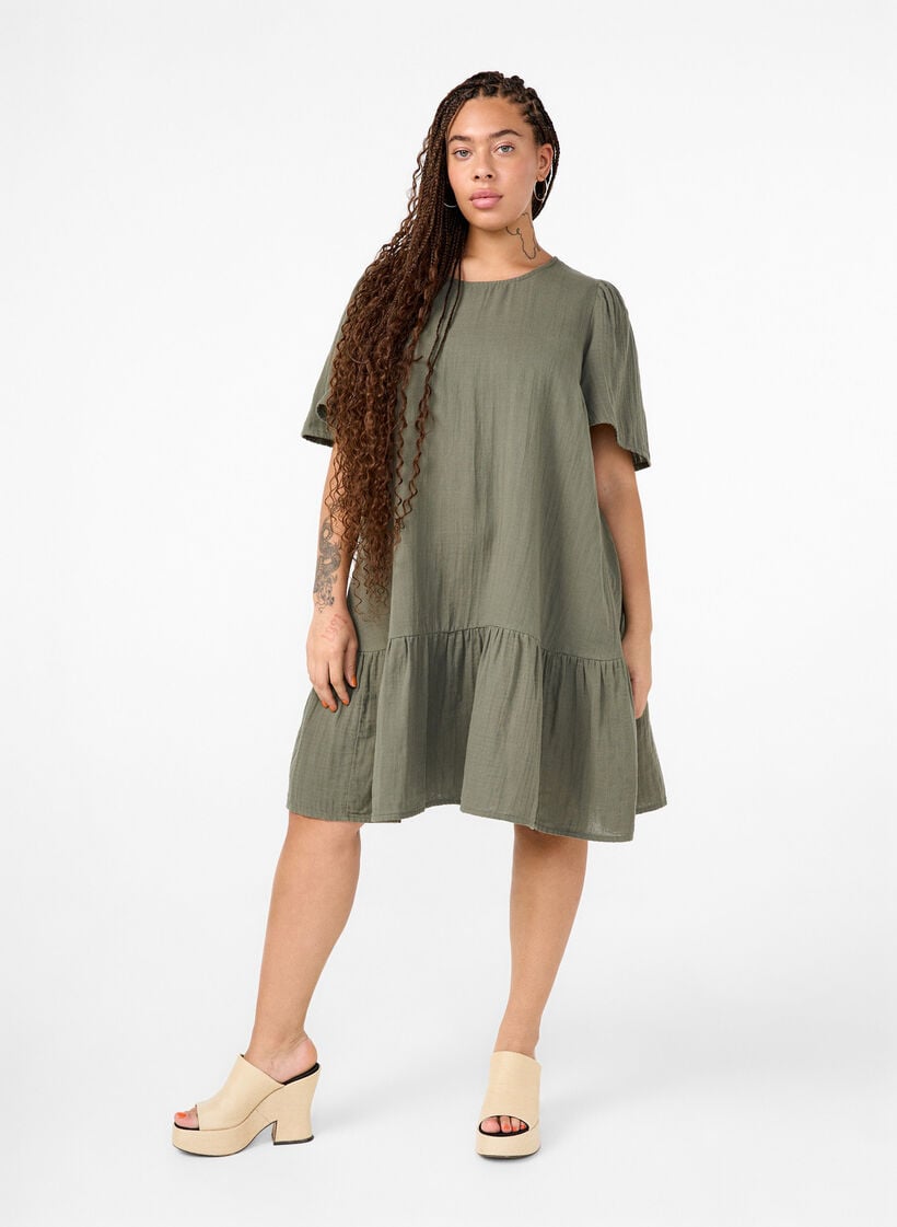 Robe &agrave; manches courtes en coton &agrave; une coupe &eacute;vas&eacute;e., Vert, Model image number 1