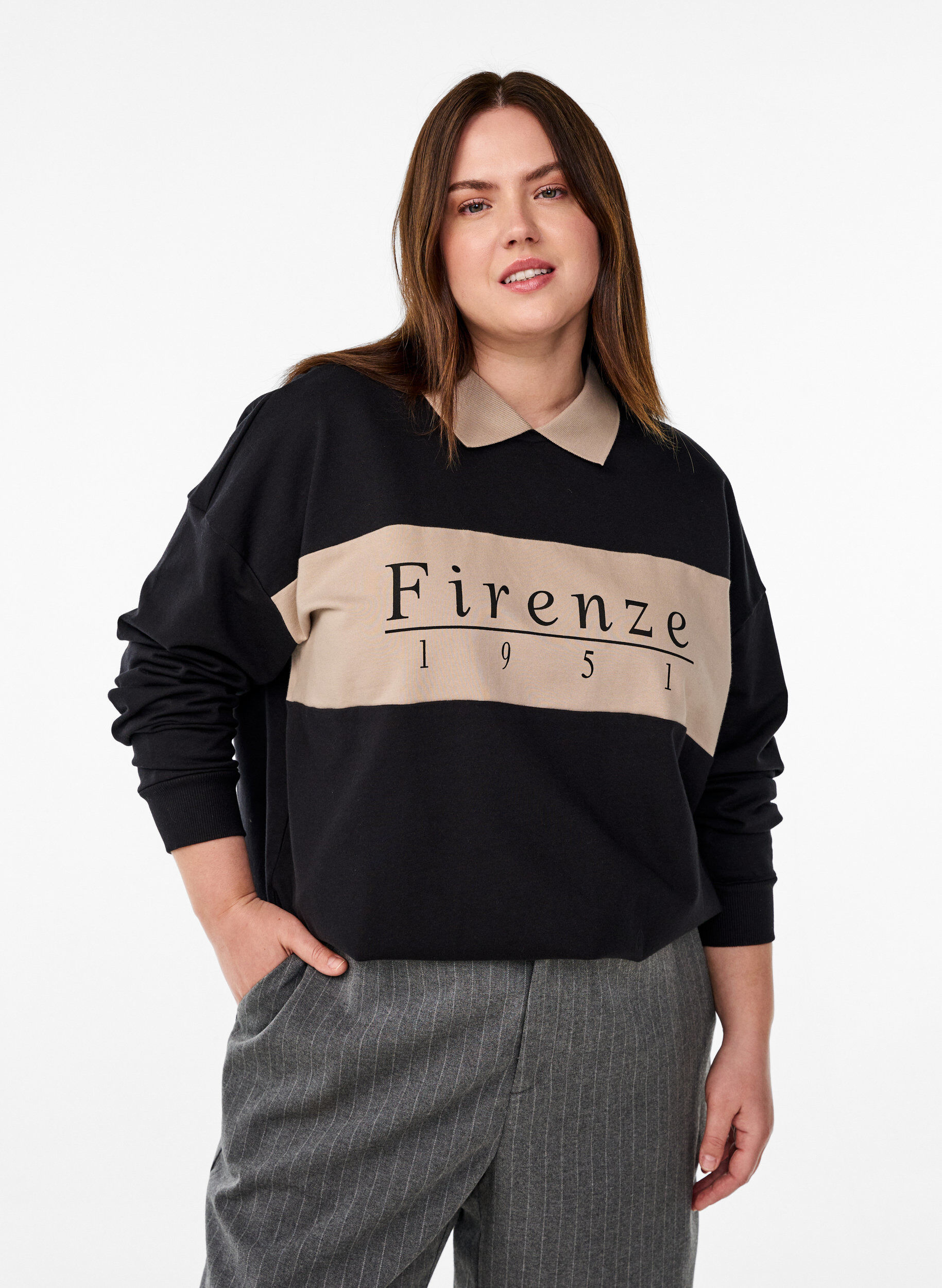 Sweatshirt met kraag en contrastprint van biologisch katoen, Zwart, Model