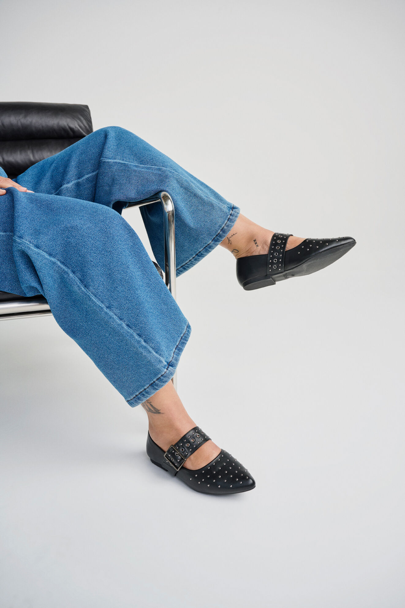 Zizzi Ballerine avec boucle et clous, , Model