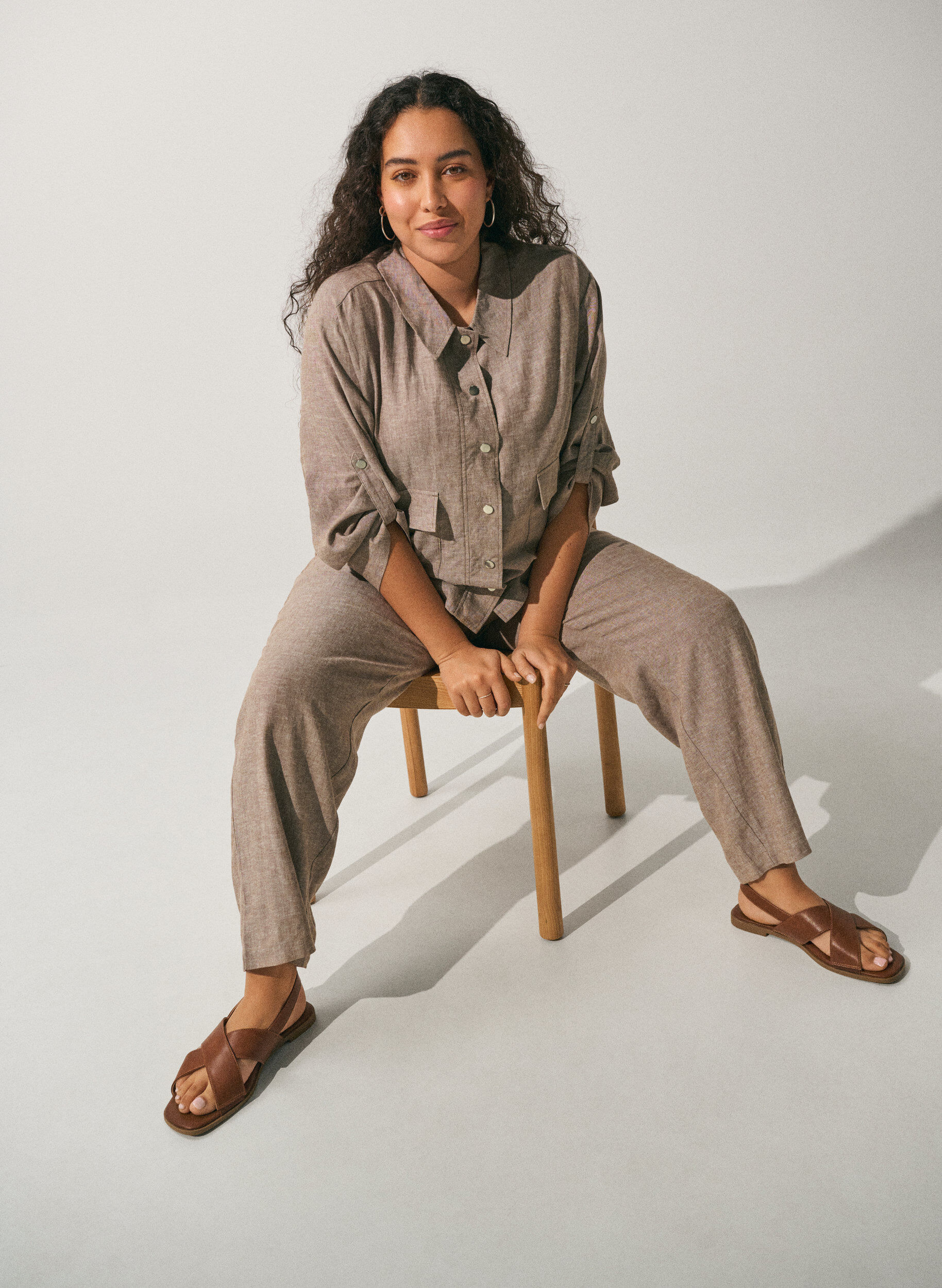 Zizzi Chemisier en lin et viscose avec une taille ajustable, Marron, Image image number 0