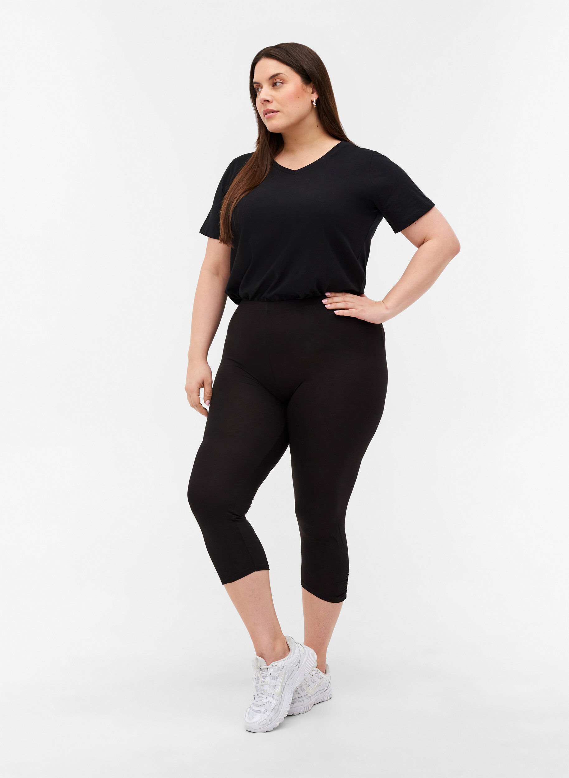 Zizzi Legging 3/4 basique avec d&eacute;tail froiss&eacute;, Black, Model image number 0