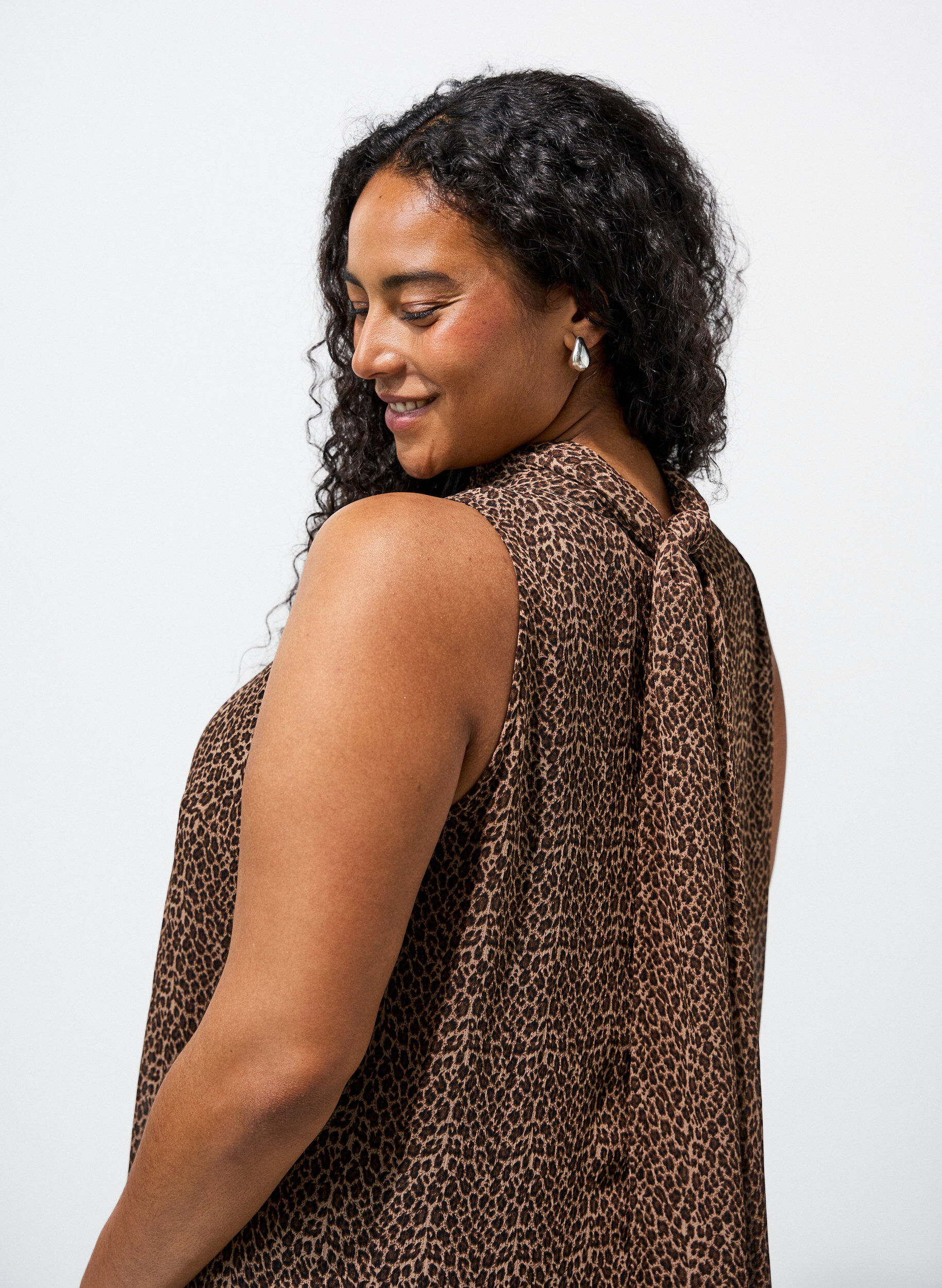 ZizziMidi jurk in chiffon met luipaardprint en een strik in de taille, Bruin, Model image number 3