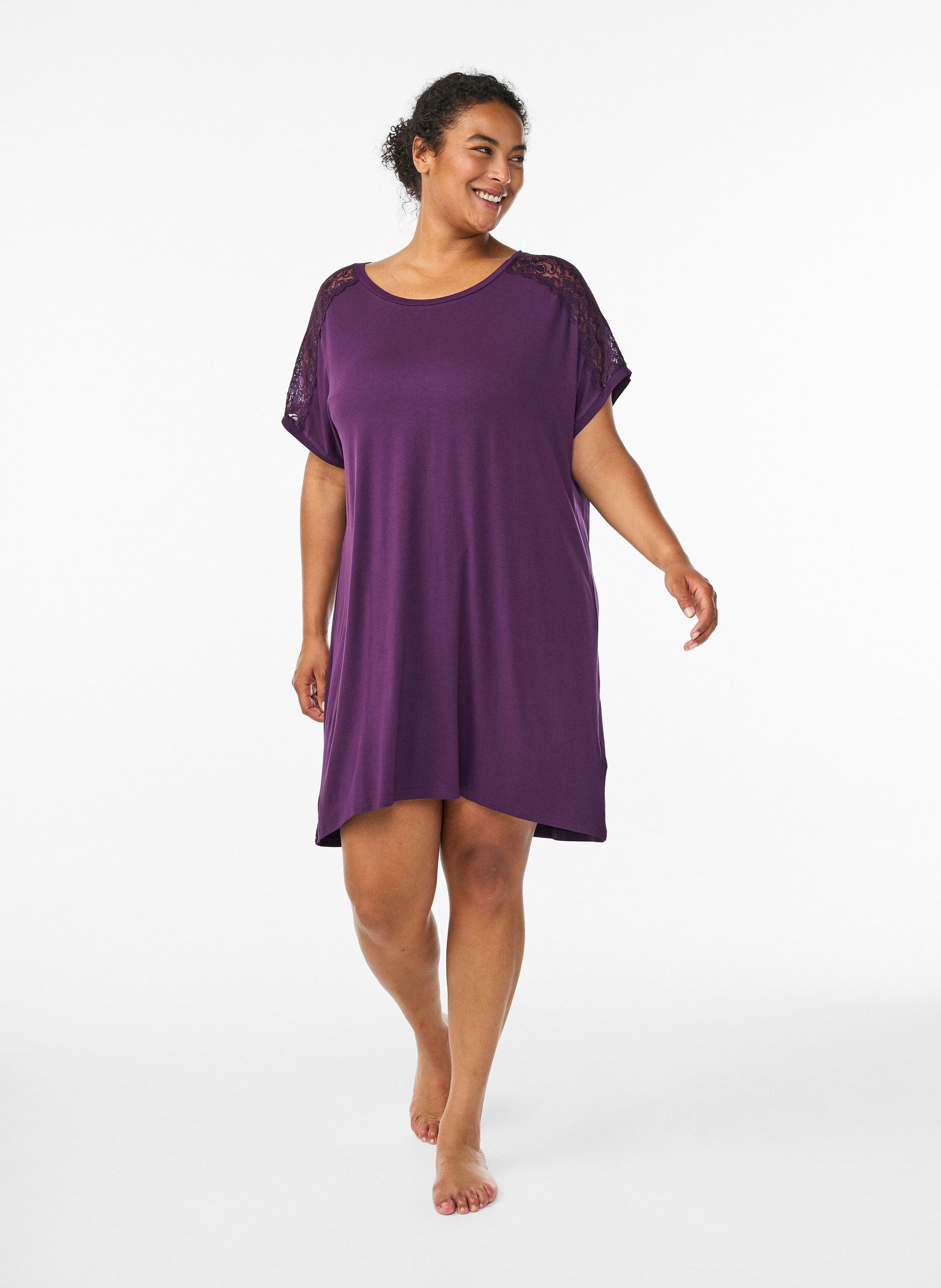 Zizzi Chemise de nuit en viscose avec dentelle, Violet, Model image number 1