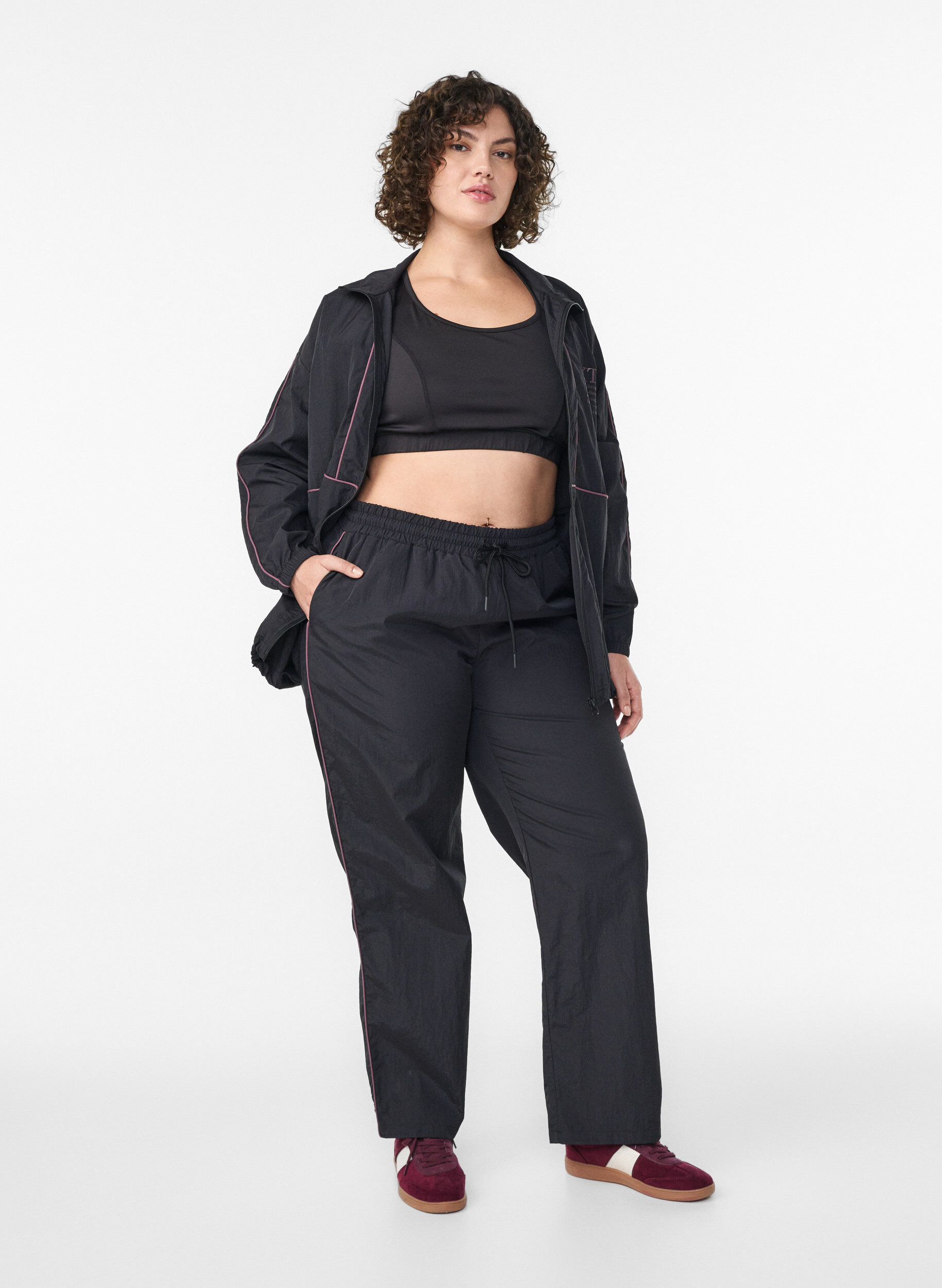Lichtgewicht broek met contrasterende biezen en hoge taille, Zwart, Model