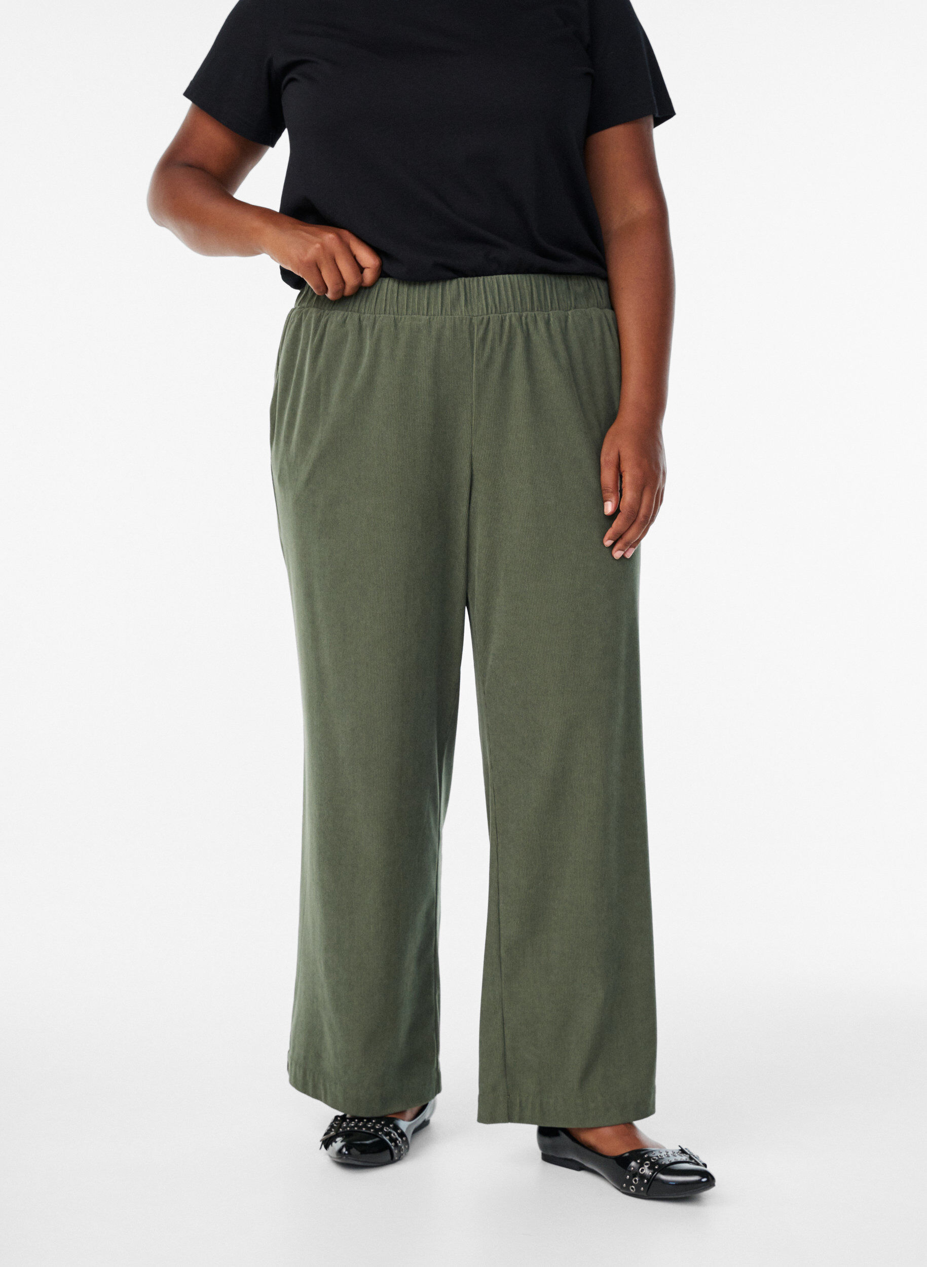 Zizzi Pantalon ample en velours, Vert, Model image number 2