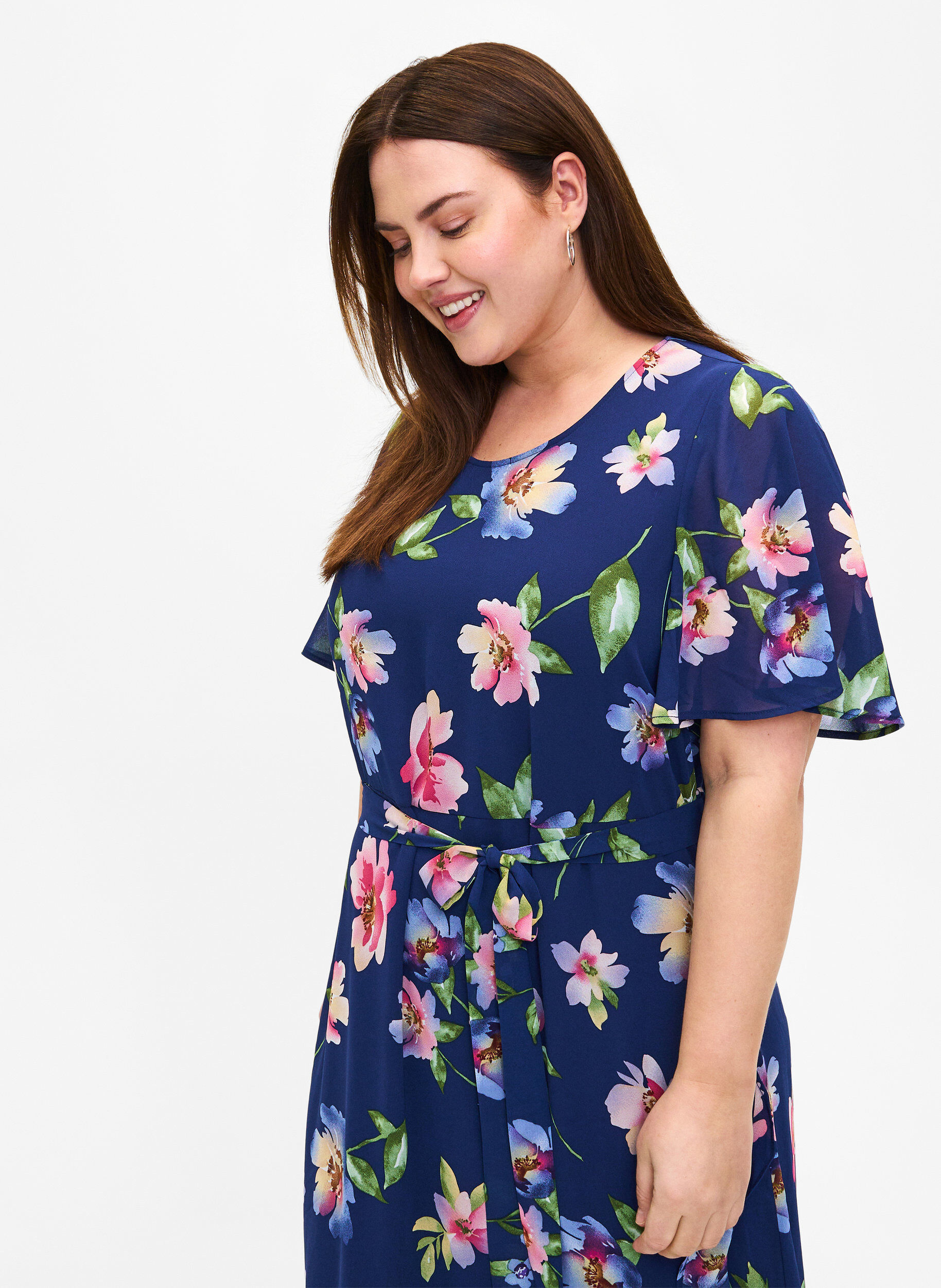 Zizzi	 Midi-jurk met korte mouwen en bloemenprint, Blueprint Flower AOP, Model image number 2