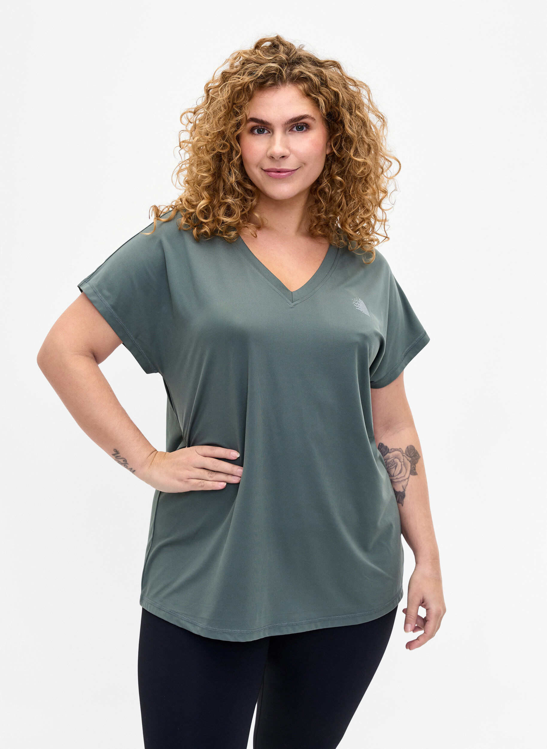 Zizzi T-shirt de sport ample avec col en V, Balsam Green, Model image number 0