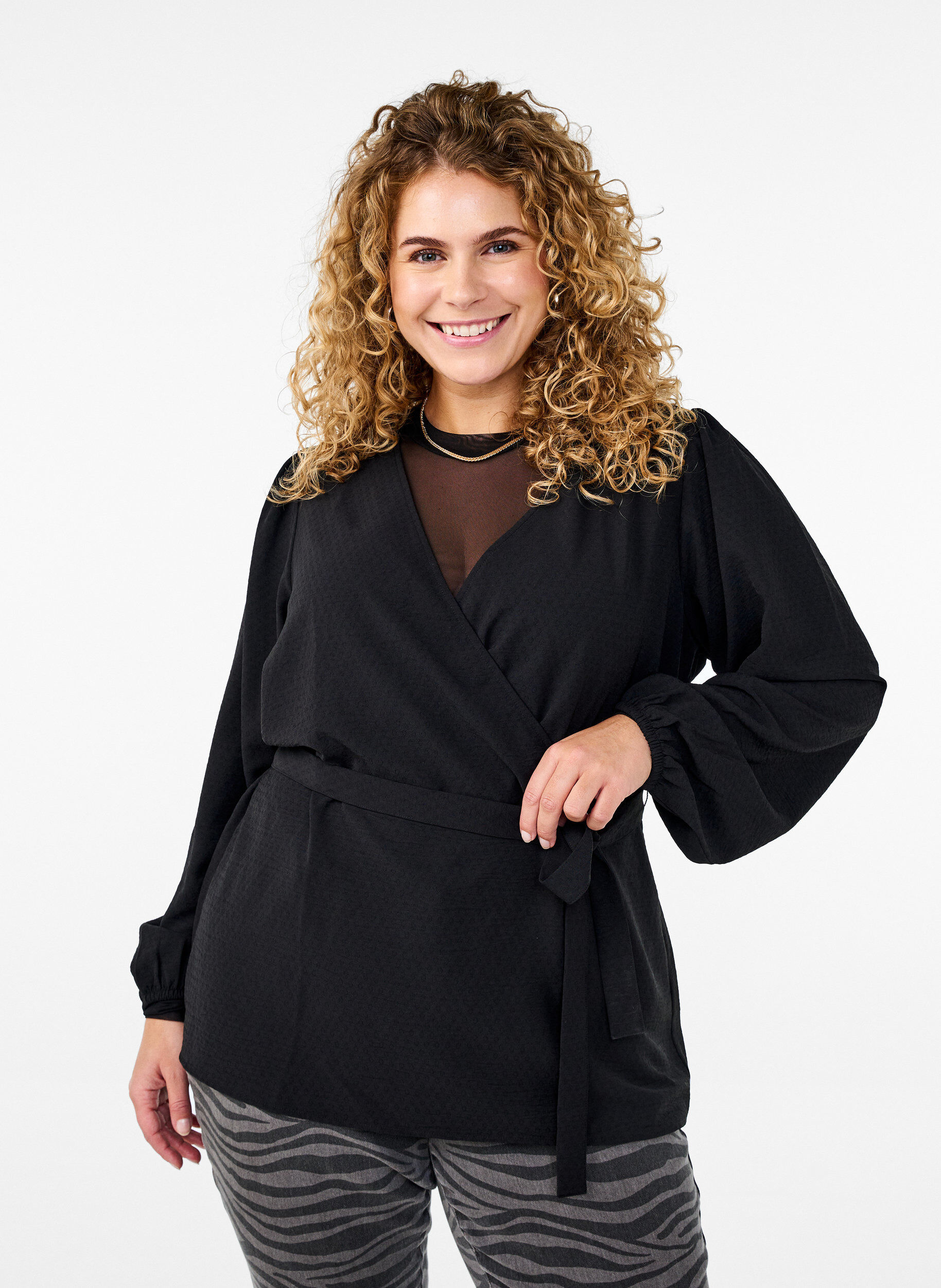 ZizziOmslagblouse met lange mouwen en striksluiting, Zwart, Model image number 0