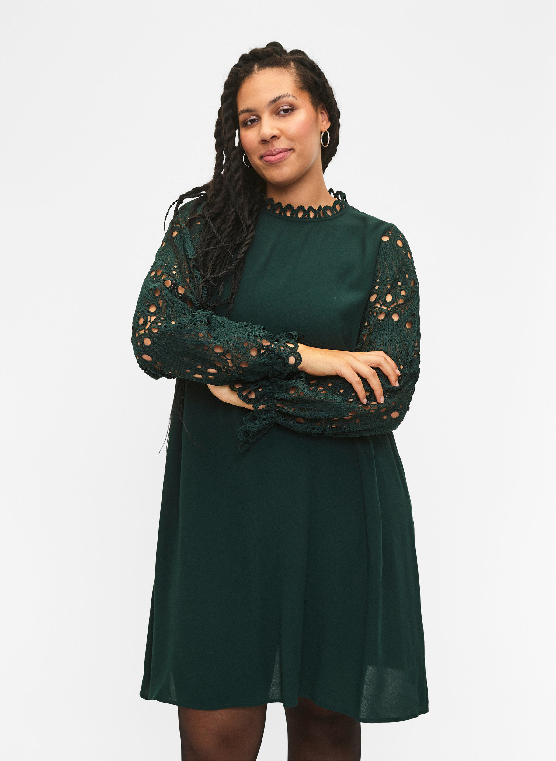 Zizzi Robe en viscose avec manches en crochet, Scarab, Model image number 0