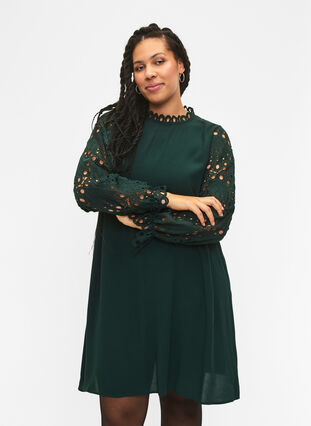 Viscose jurk met crochet mouwen, Scarab, Model image number 0