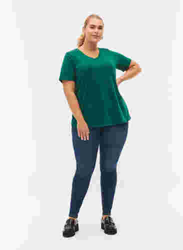 Basic t-shirt in effen kleur met katoen, Evergreen, Model image number 2