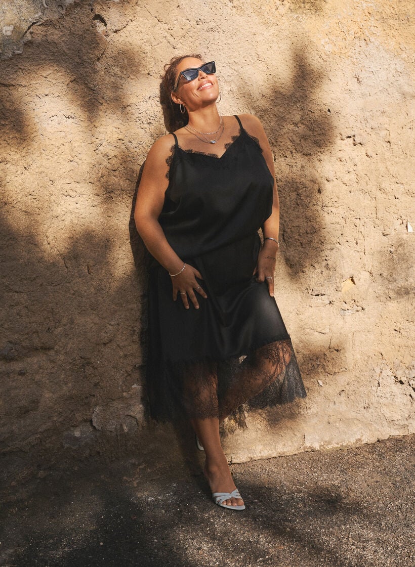 Satijnlook rok met kanten rand, Zwart, Image image number 0