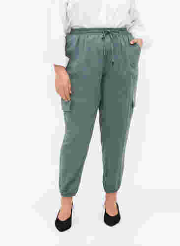 Pantalon ample en viscose avec grandes poches, Balsam Green, Model image number 2