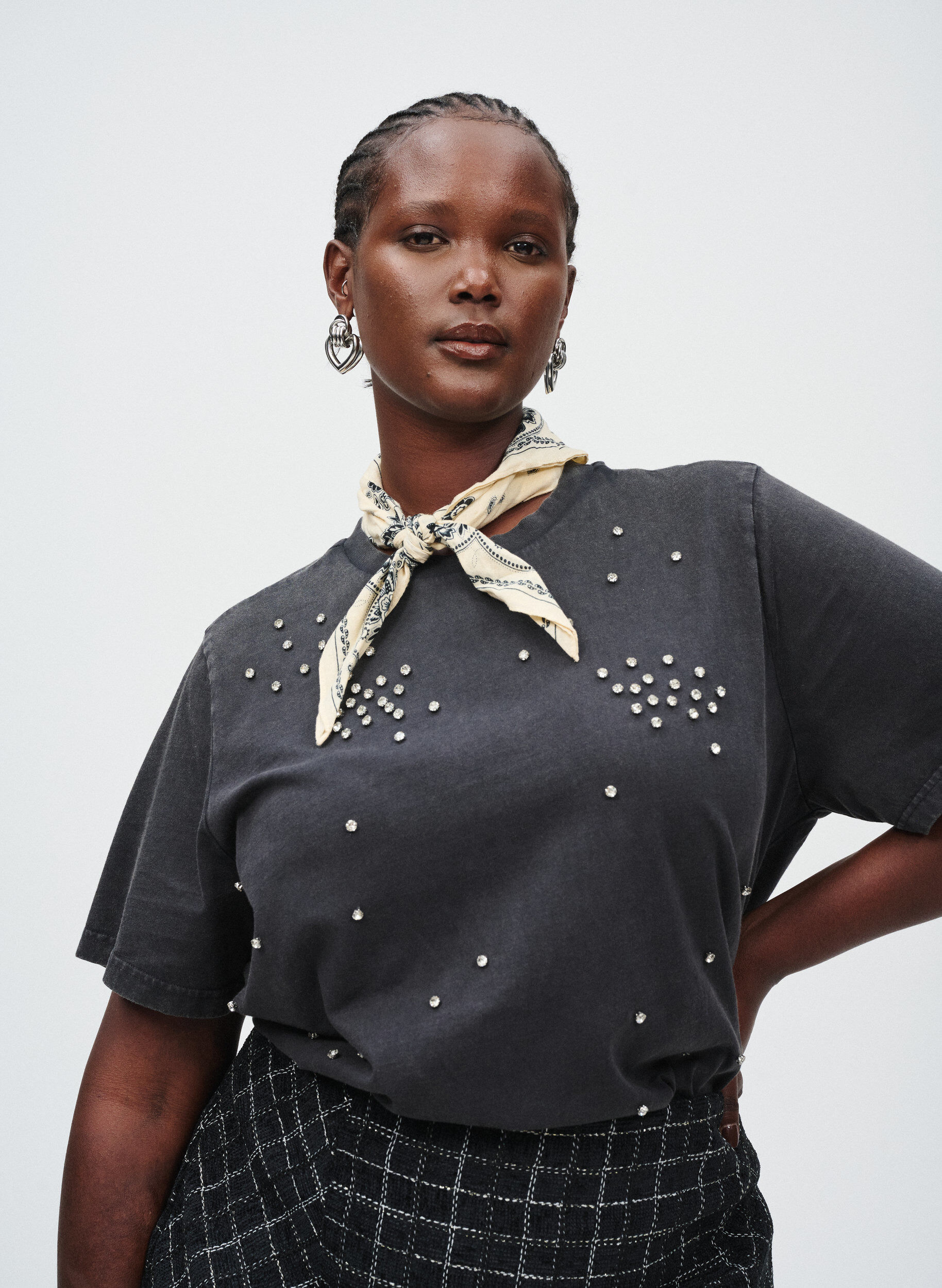 Zizzi T-shirt effet d&eacute;lav&eacute; avec strass, Gris, Image image number 0