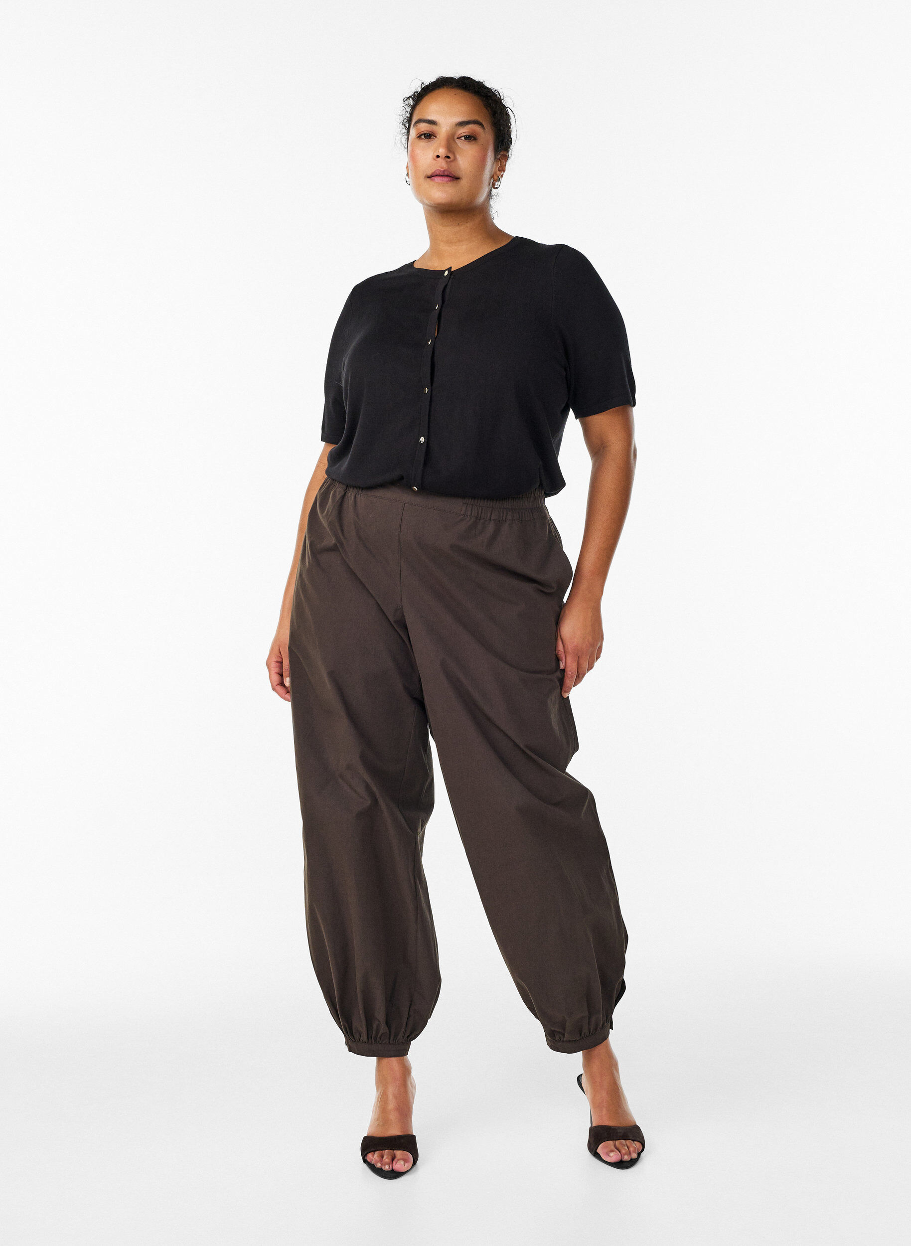 ZizziKort&auml;rmede gebreide vest van viscose, Zwart, Model image number 1