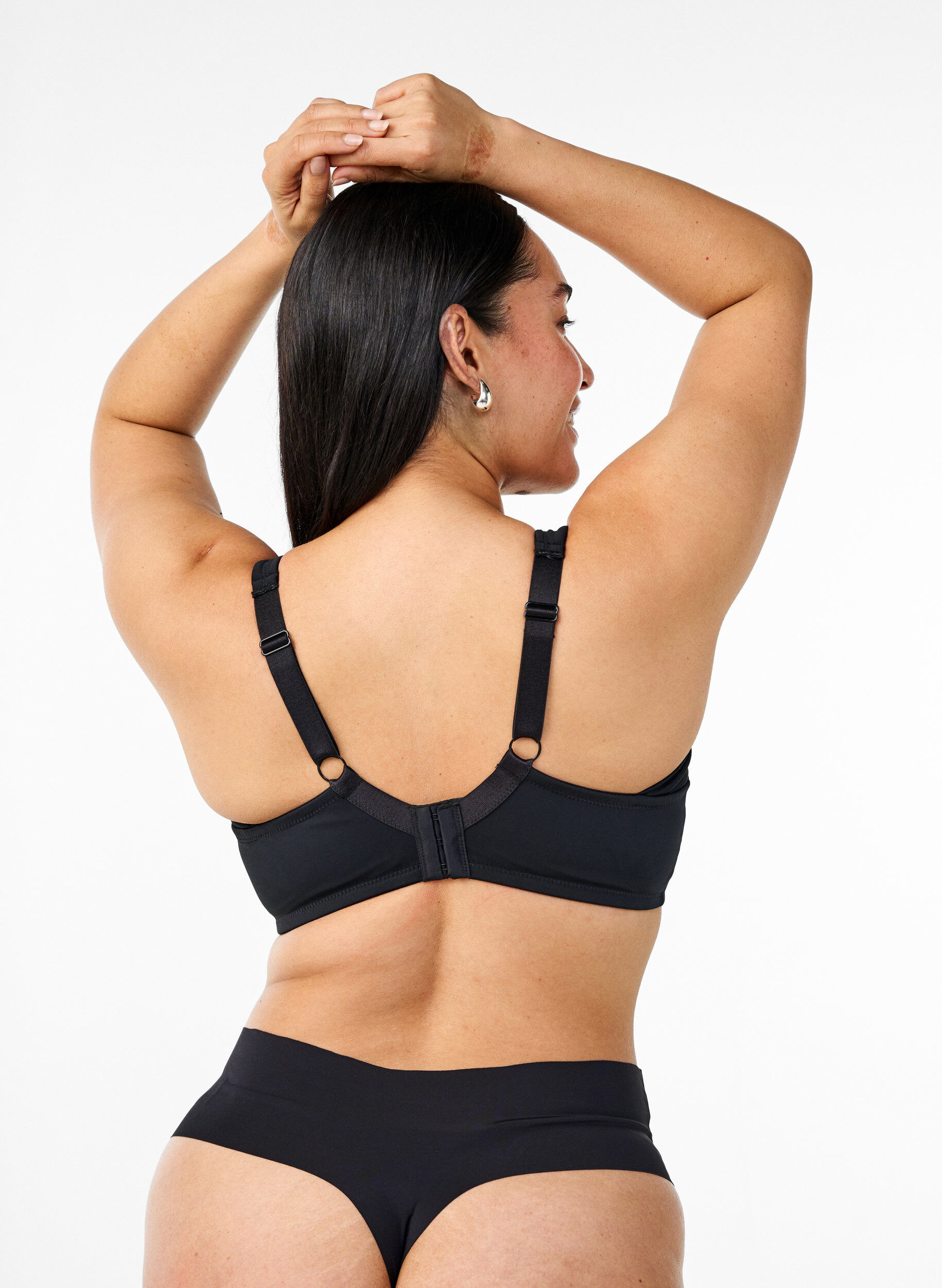Zizzi Soutien-gorge confortable avec armature et bonnets moul&eacute;s, Noir, Model image number 2