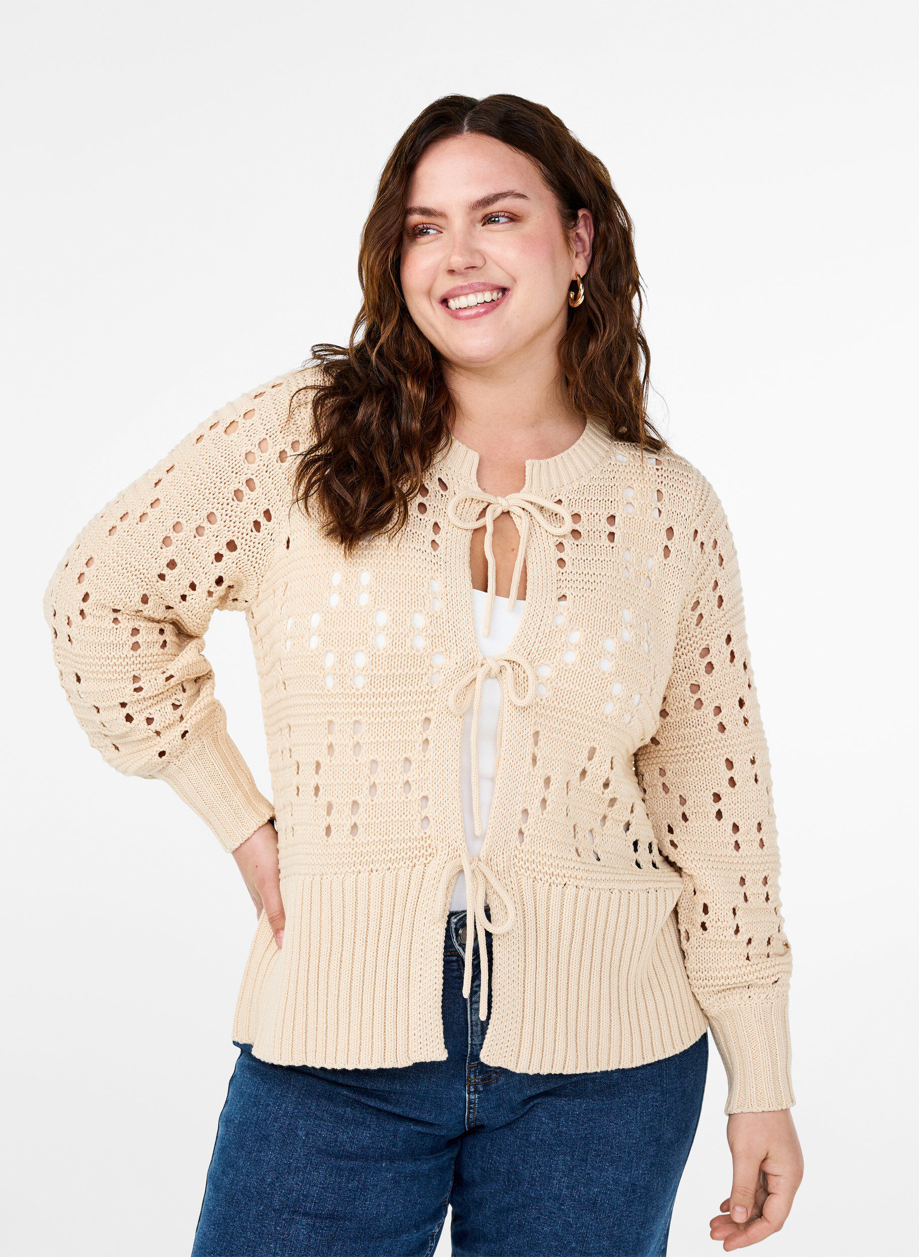 Zizzi Cardigan en maille avec liens et motifs ajour&eacute;s, Birch, Model image number 0